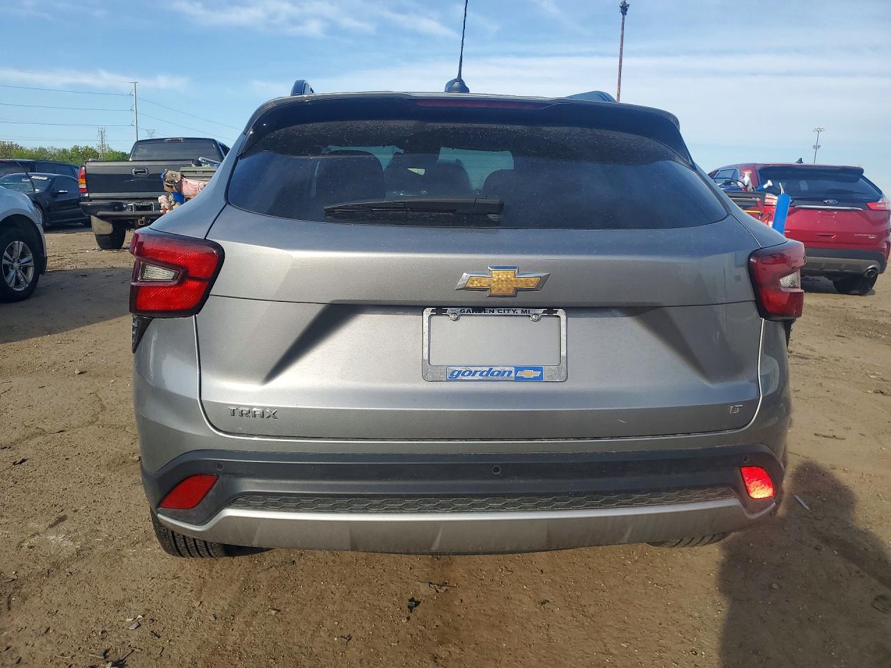 2025 Chevrolet Trax 1lt Gray vin: KL77LHEP1SC039592