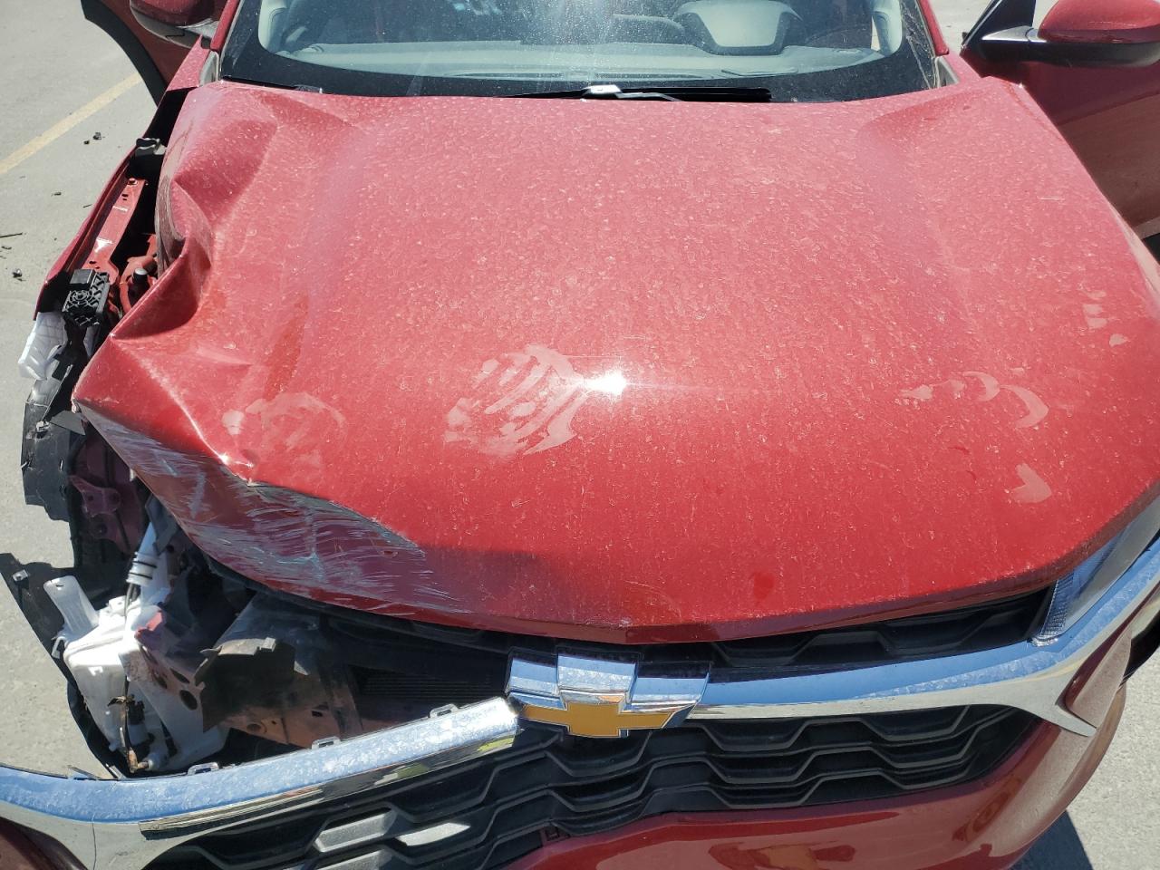 2026 Chevrolet Trax 1lt Red vin: KL77LHEP1TC137605 Damage: Grille, Broken, Replacement Required