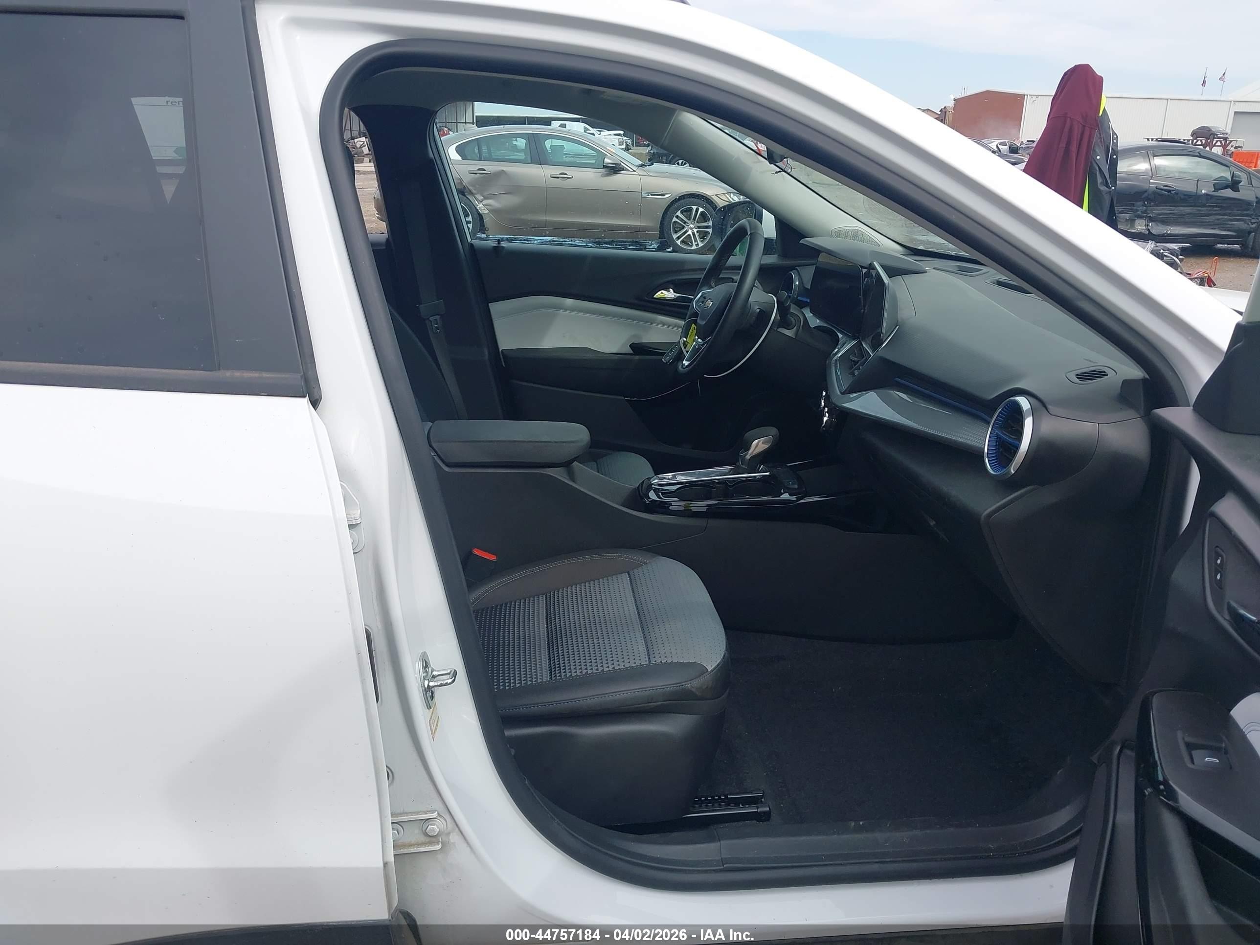 2025 Chevrolet Trax Fwd Lt White vin: KL77LHEP2SC248498