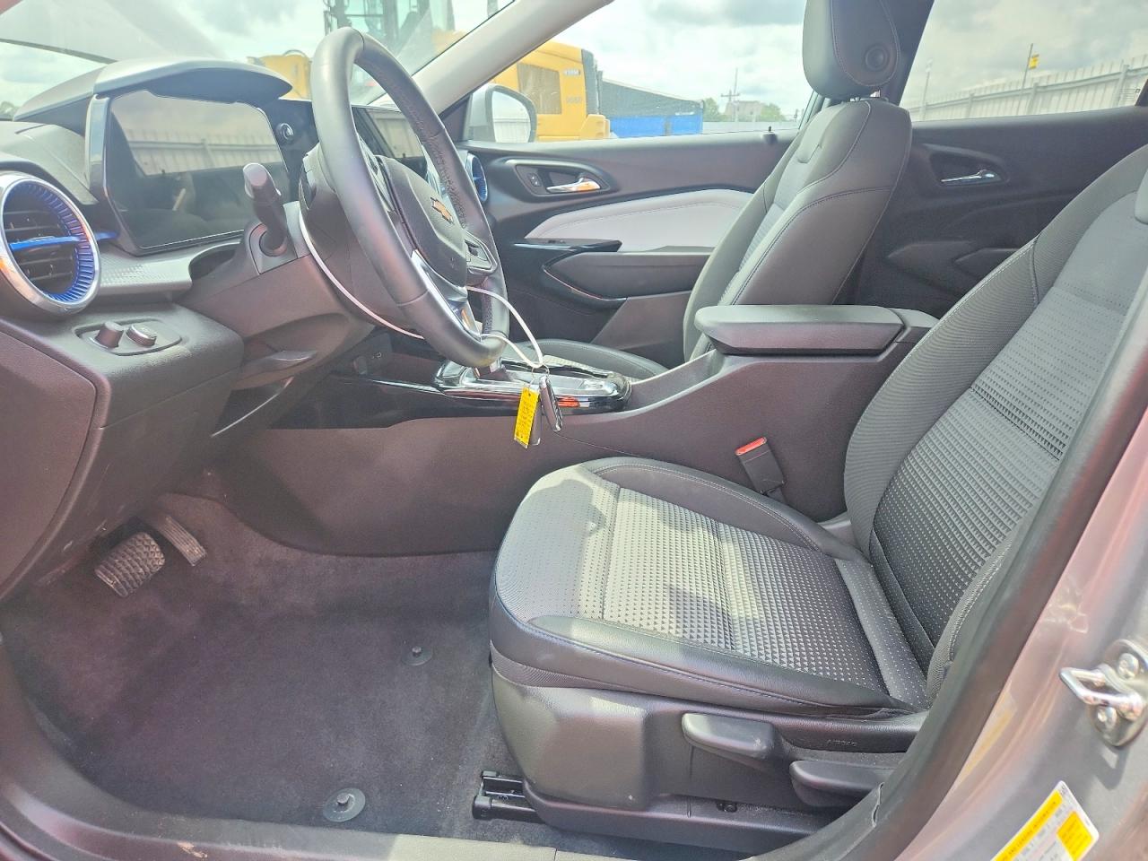 2025 Chevrolet Trax 1lt Silver vin: KL77LHEP3SC069953