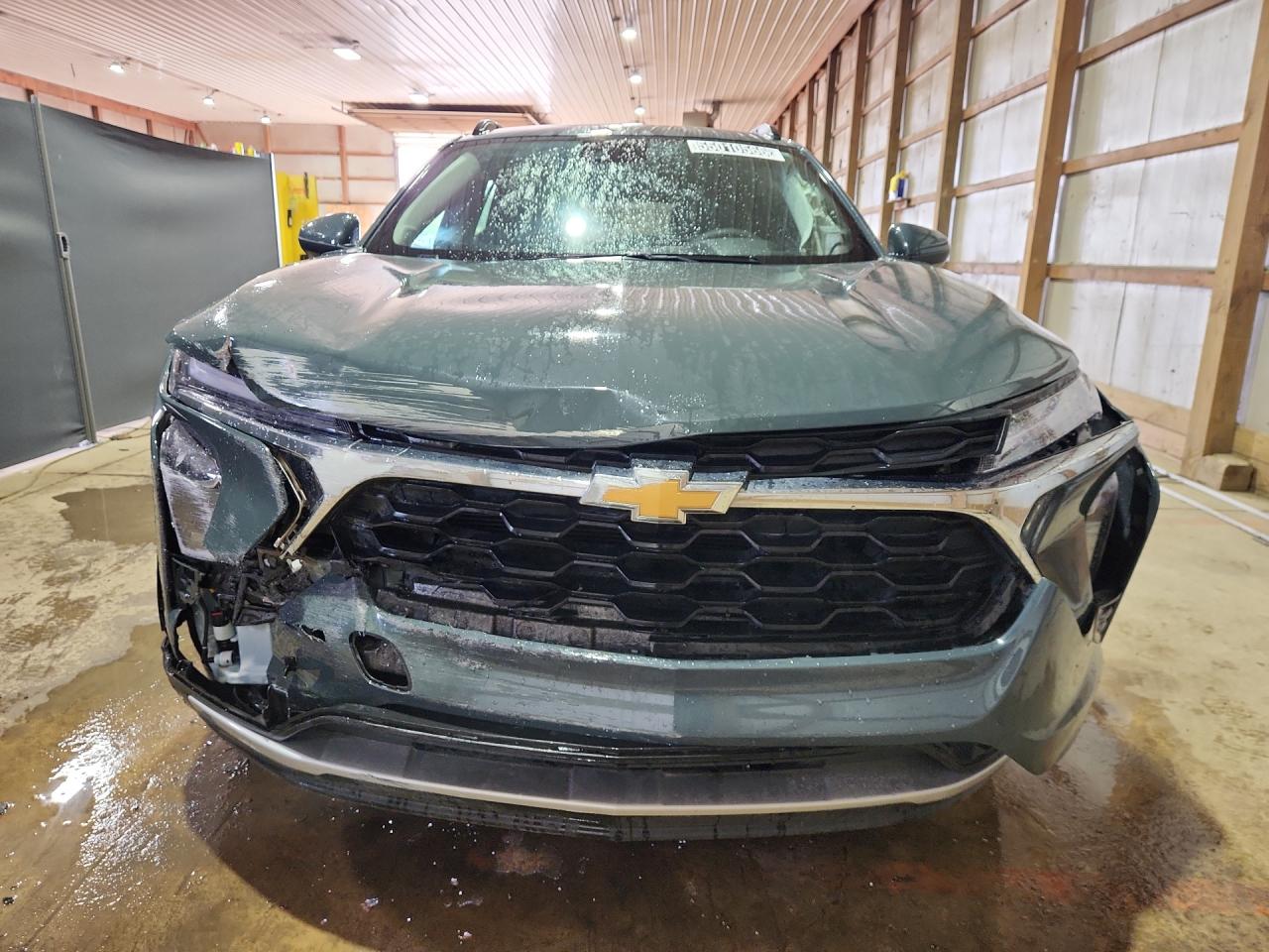 2025 Chevrolet Trax 1lt Gray vin: KL77LHEP3SC217499 Damage: Grille, Broken, Replacement Required