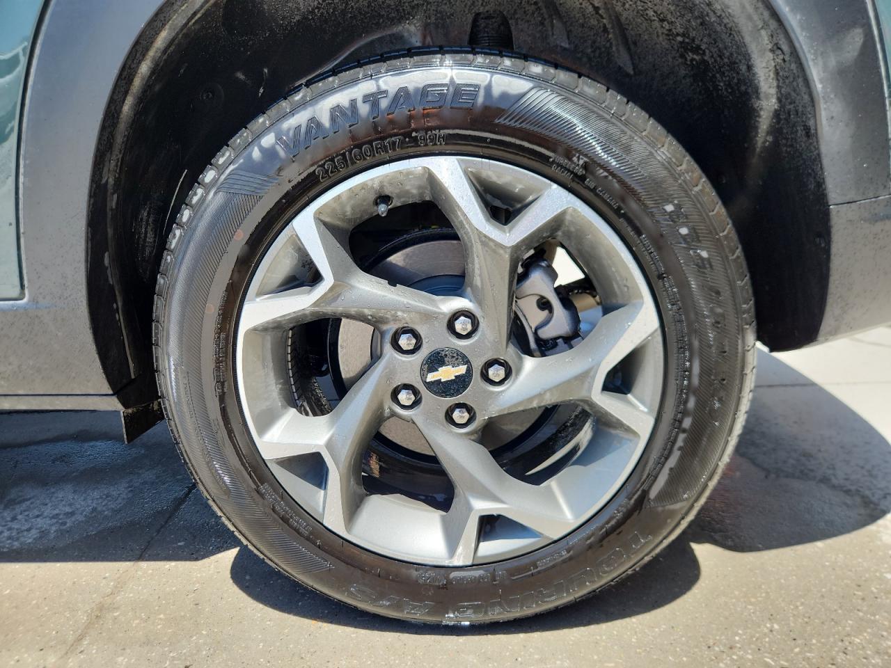 2025 Chevrolet Trax 1lt Green vin: KL77LHEP5SC271905 Damage: Left Rear Wheel, Curb Rash, 2 To 3 Inches