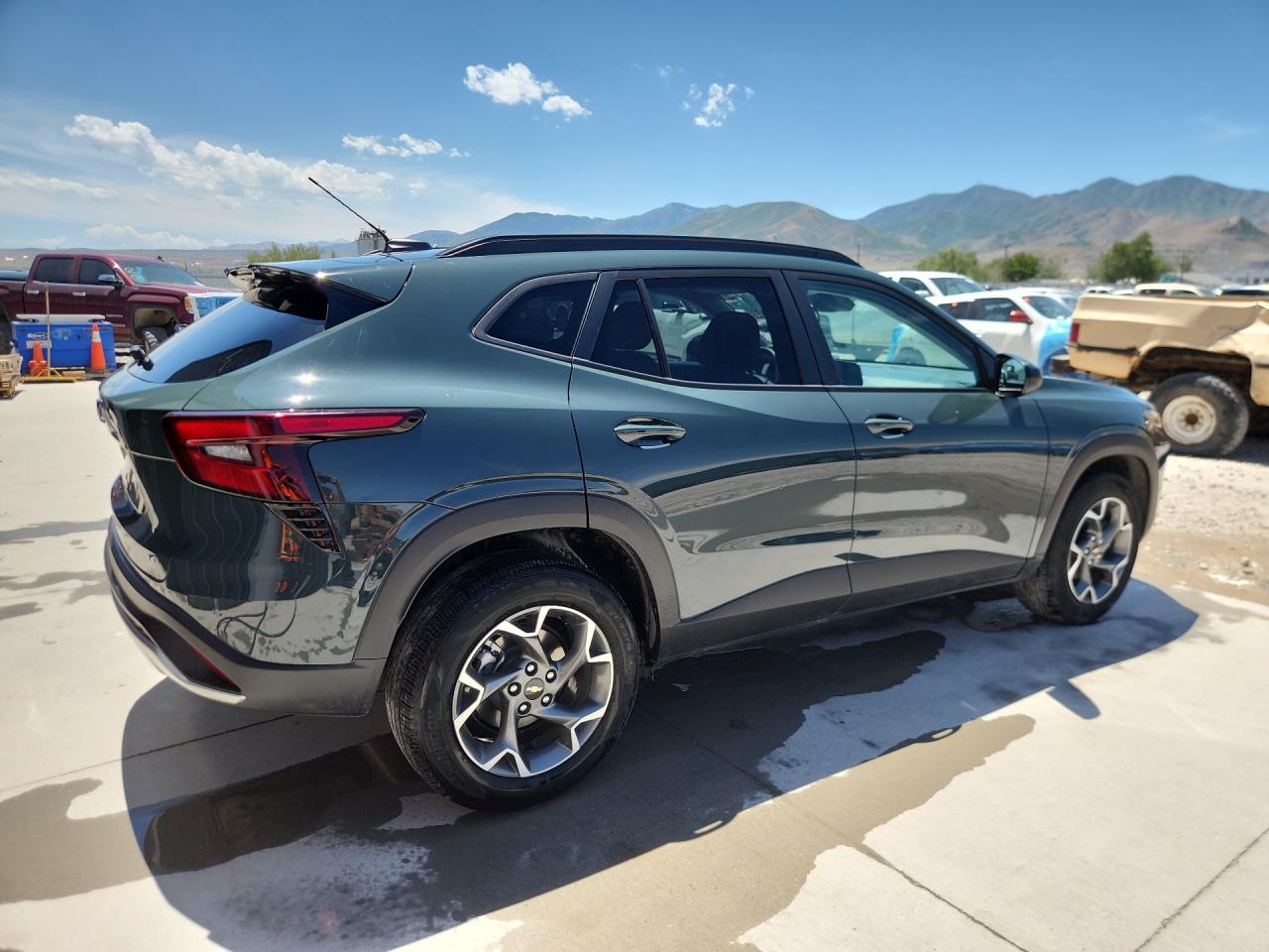 2025 Chevrolet Trax 1lt Green vin: KL77LHEP5SC271905 Damage: Right Qtr Panel, Heavy Scratch, 1 To 2 Inches