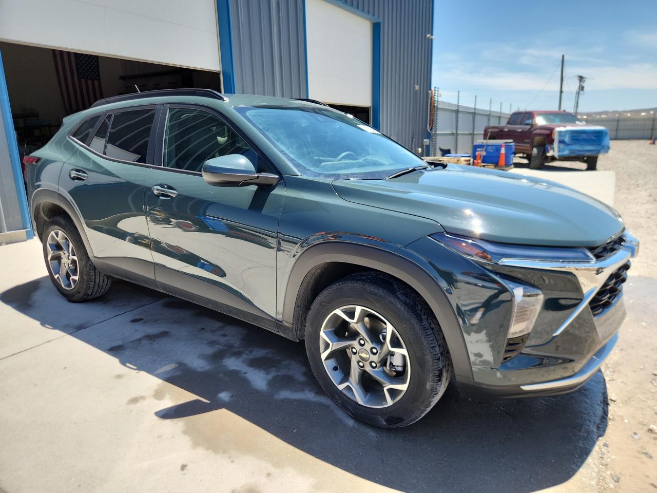 2025 Chevrolet Trax 1lt Green vin: KL77LHEP5SC271905 Damage: Right Front Door, Dent(S) W/ Paint Dmg, 1 To 2 Inches