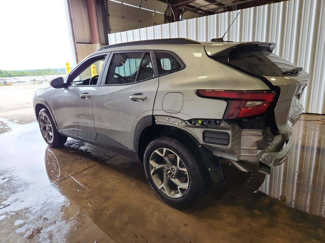 2025 Chevrolet Trax 1lt Gray vin: KL77LHEP8SC195192 Damage: Rear Bumper, Missing, Replacement Required