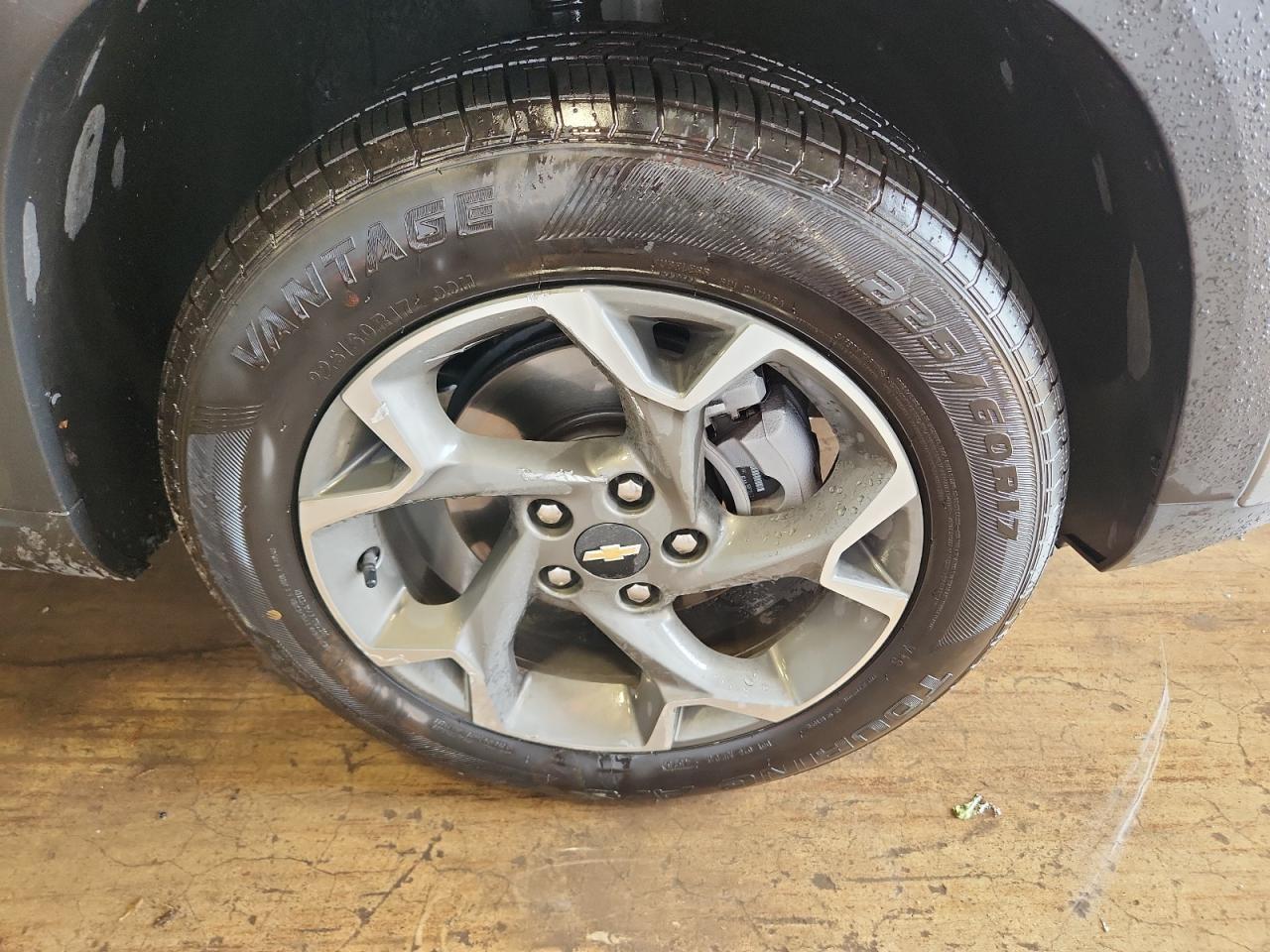 2025 Chevrolet Trax 1lt Gray vin: KL77LHEP8SC195192 Damage: Right Front Wheel, Curb Rash, > 12 Inches