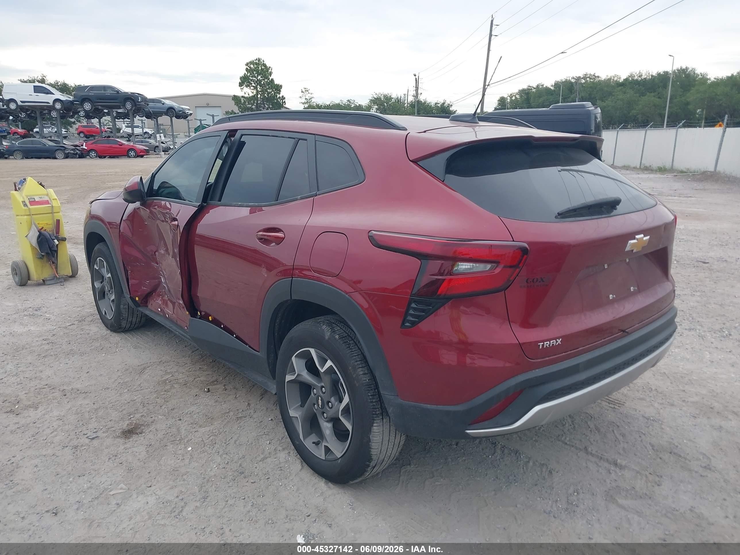 2025 Chevrolet Trax Fwd Lt Red vin: KL77LHEP8SC281697