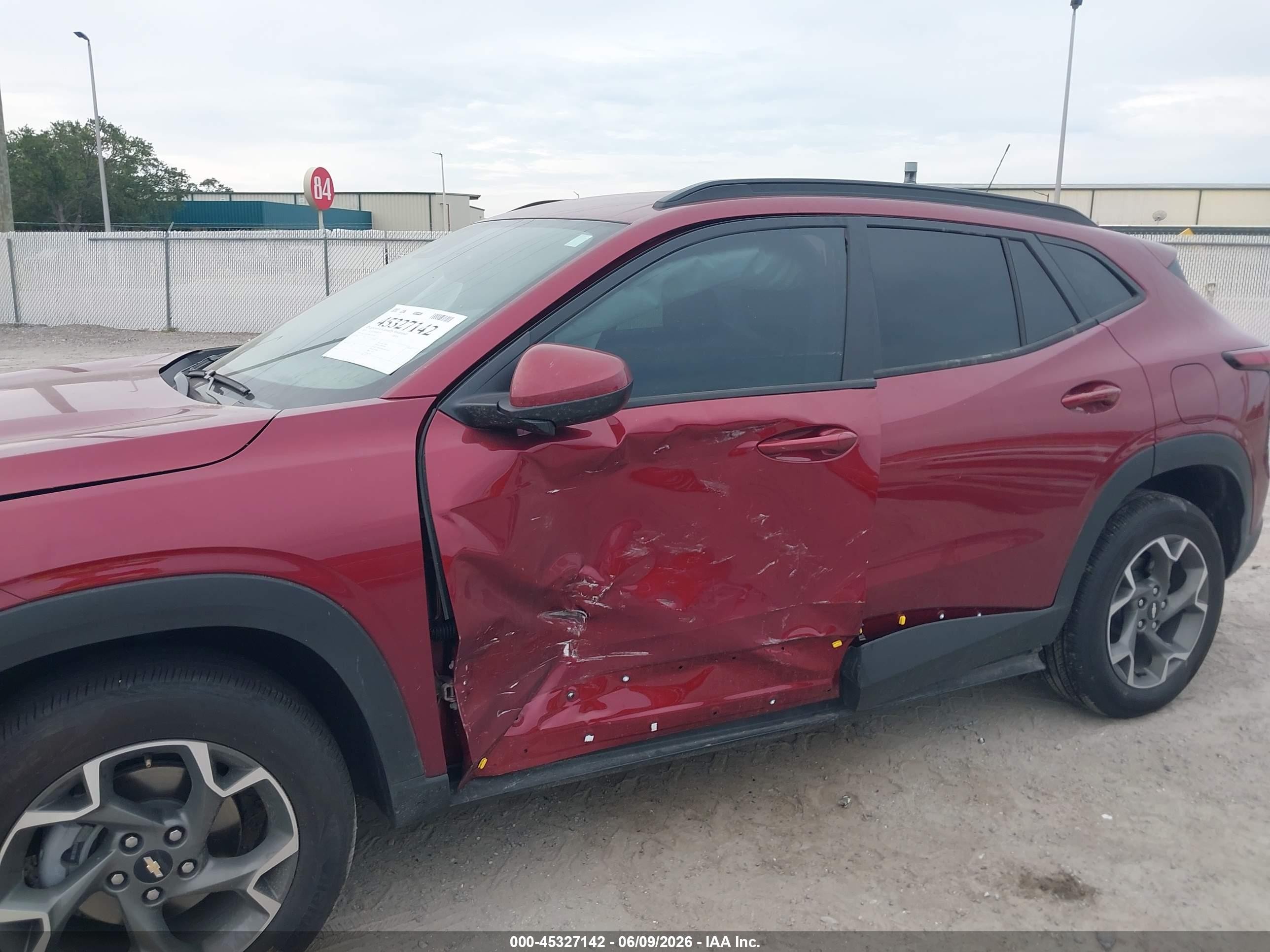 2025 Chevrolet Trax Fwd Lt Red vin: KL77LHEP8SC281697