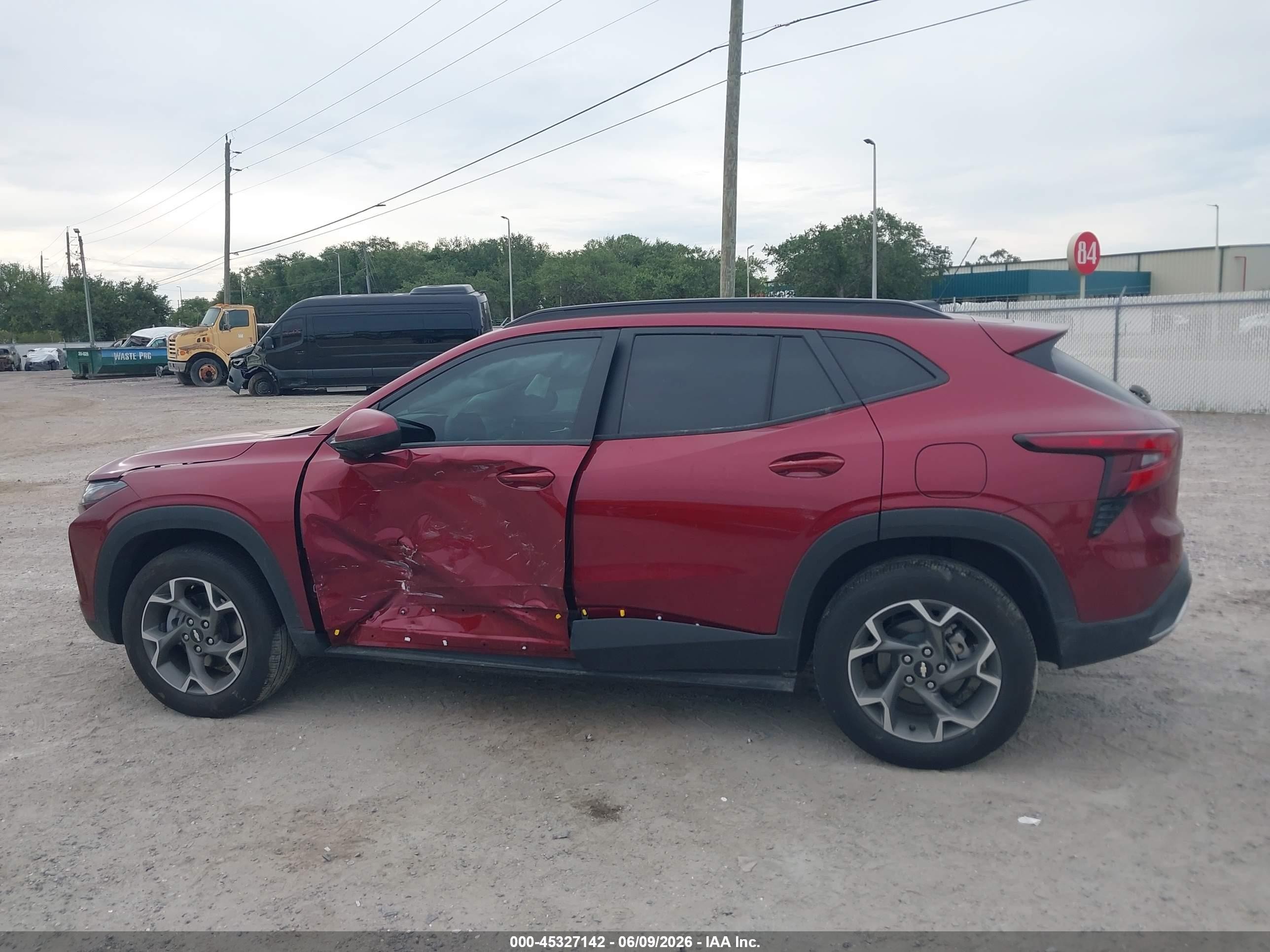 2025 Chevrolet Trax Fwd Lt Red vin: KL77LHEP8SC281697