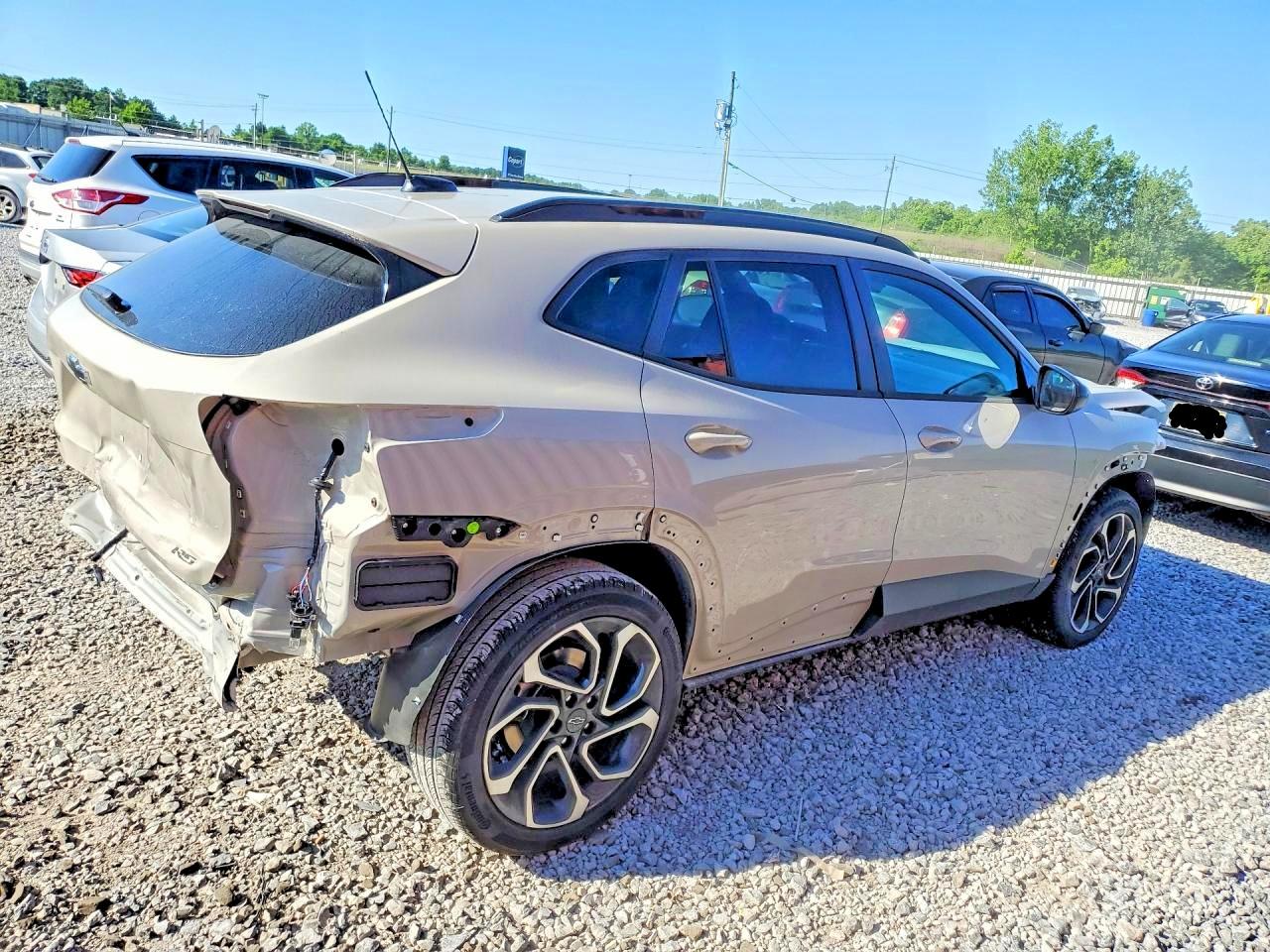 2026 Chevrolet Trax 2rs Cream vin: KL77LJEP2TC034104