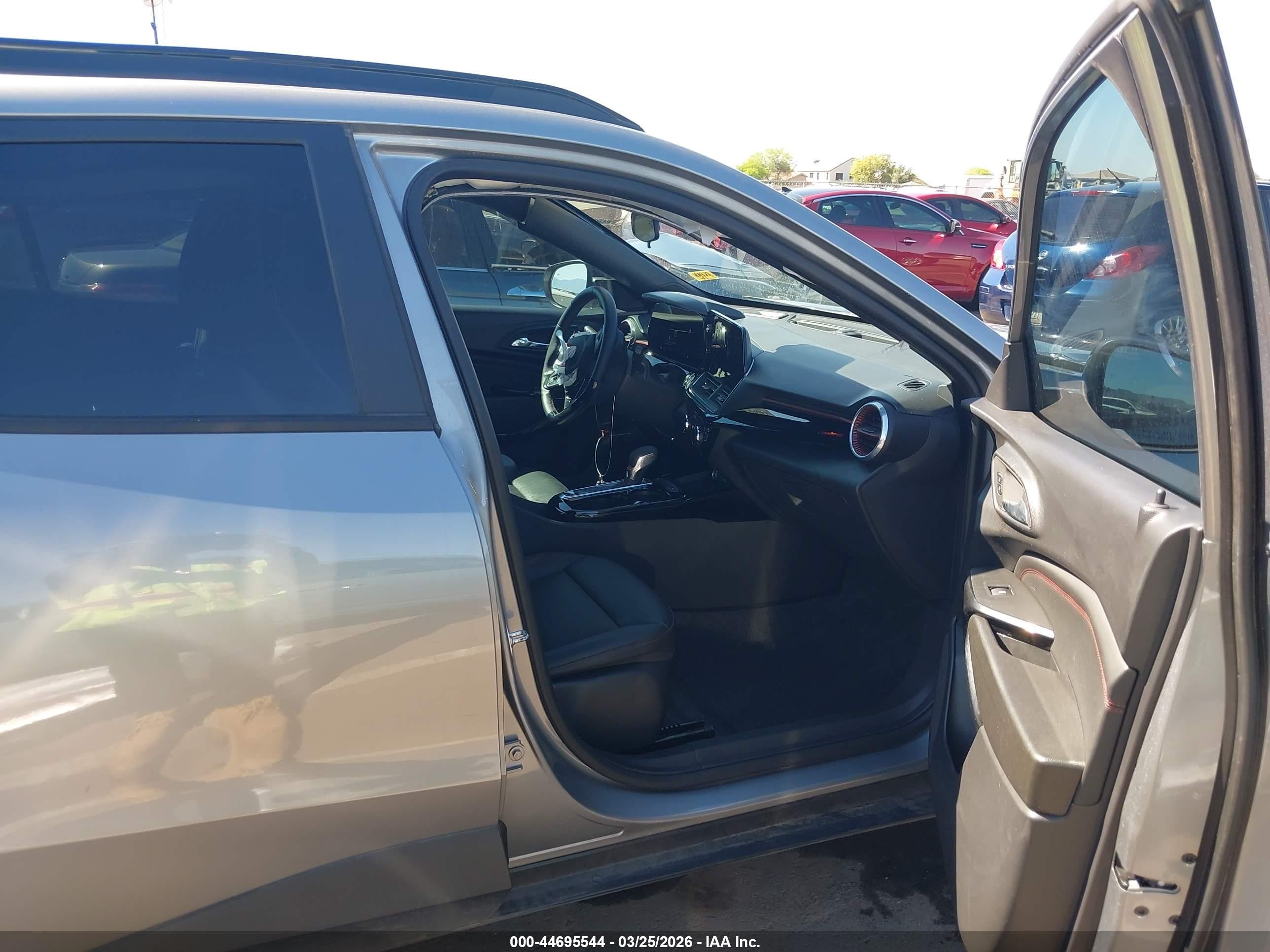 2025 Chevrolet Trax Fwd 2rs Silver vin: KL77LJEP7SC173871