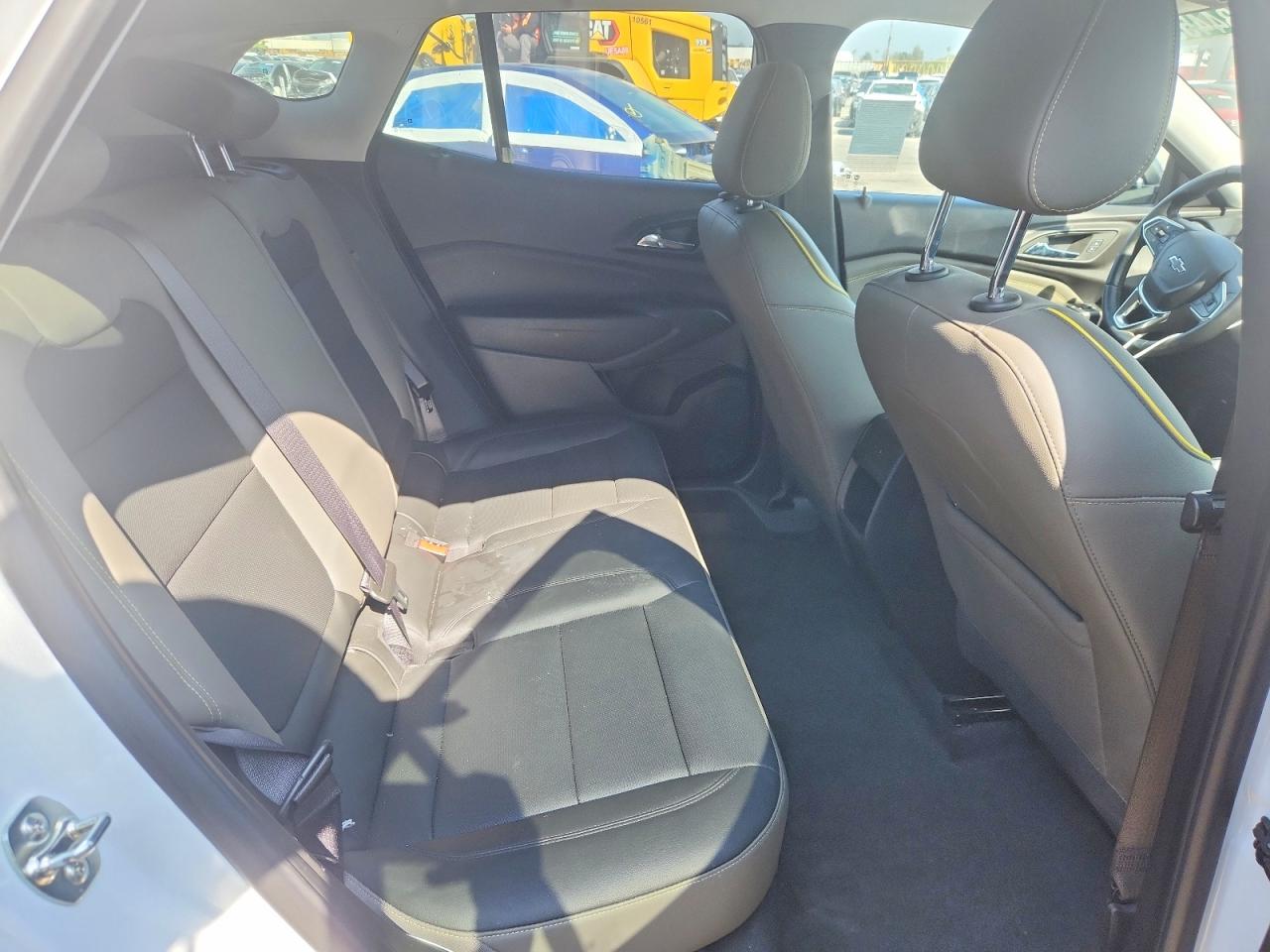 2025 Chevrolet Trax Activ White vin: KL77LKEP1SC121433