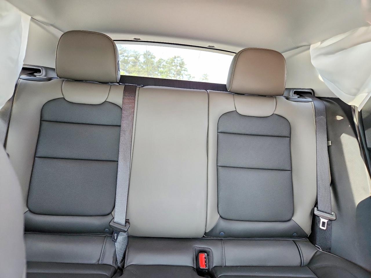 2025 Chevrolet Trax Activ White vin: KL77LKEP8SC031924