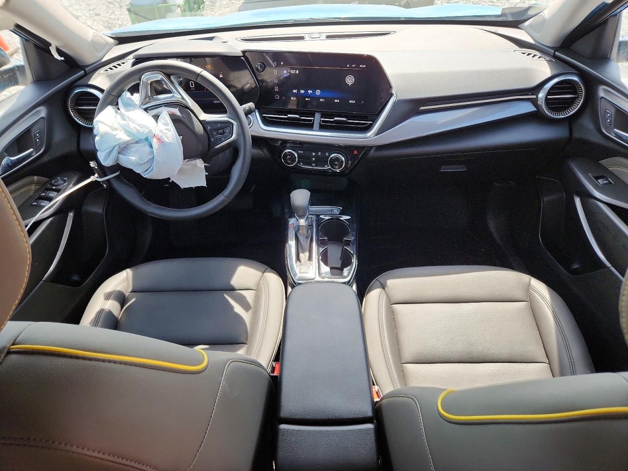 2025 Chevrolet Trax Activ White vin: KL77LKEP8SC031924