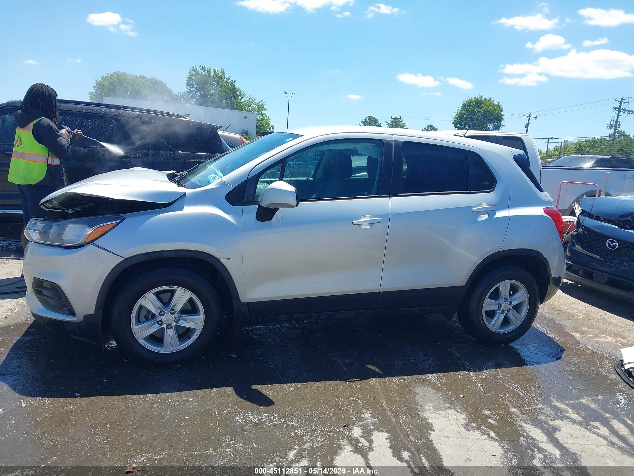 2020 Chevrolet Trax Fwd Ls Серебряный vin: KL7CJKSB0LB328688