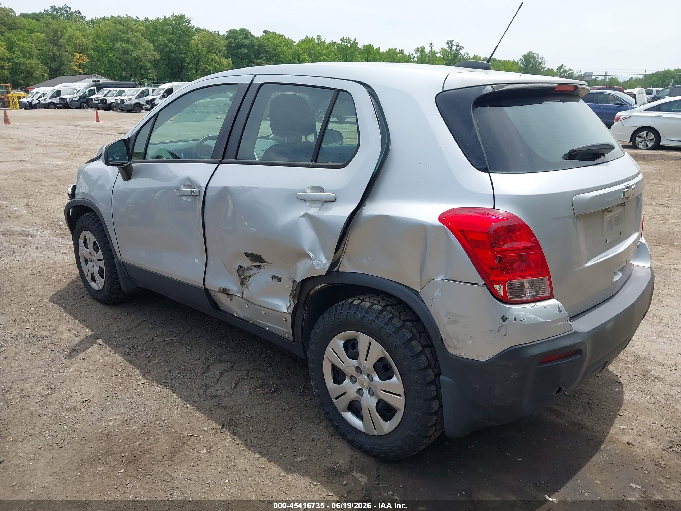 2015 Chevrolet Trax Ls Silver vin: KL7CJKSB1FB083369