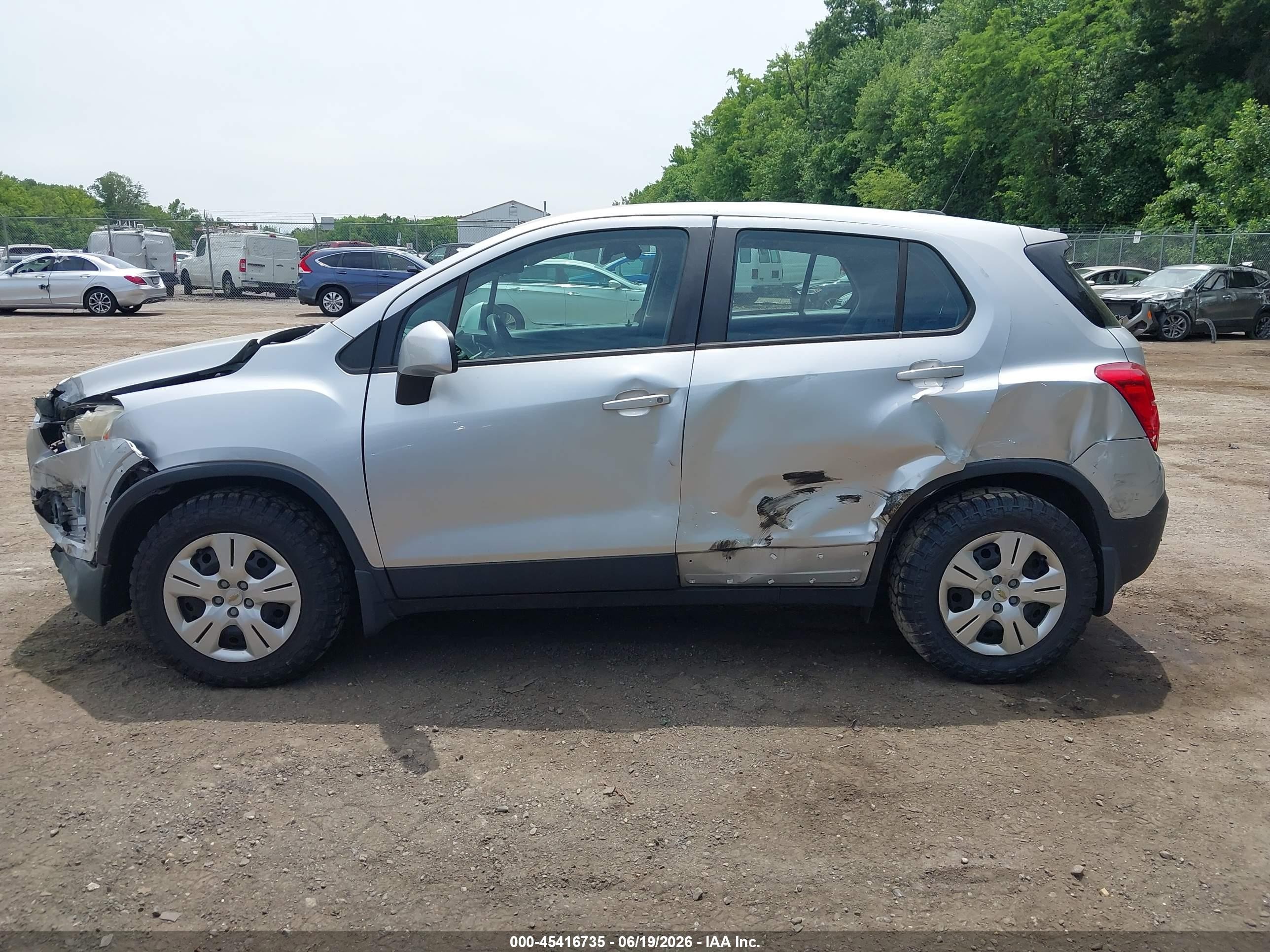 2015 Chevrolet Trax Ls Silver vin: KL7CJKSB1FB083369