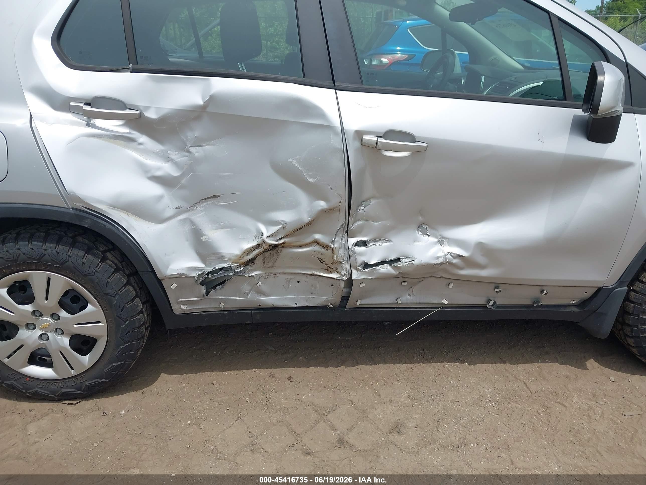 2015 Chevrolet Trax Ls Silver vin: KL7CJKSB1FB083369