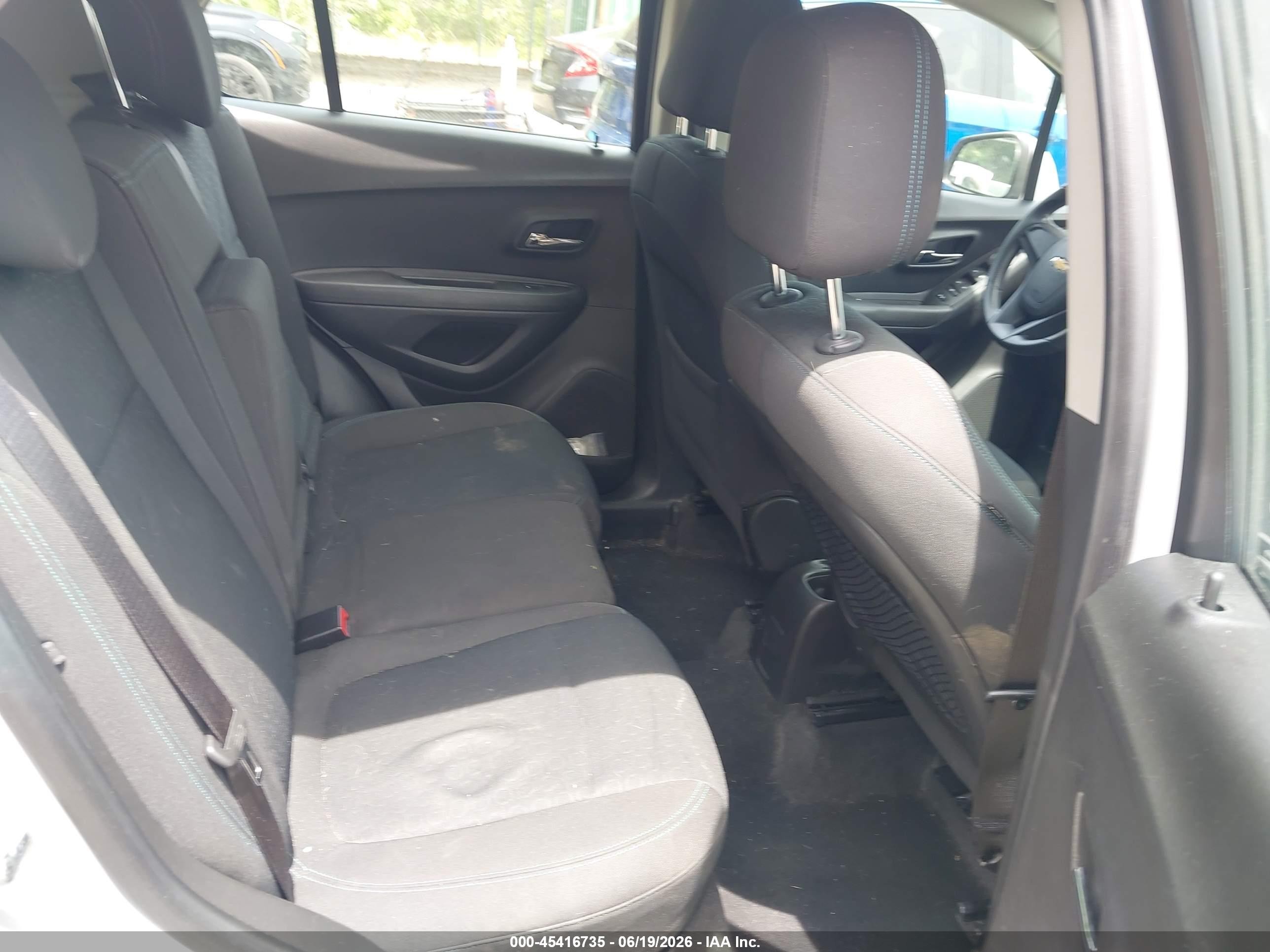 2015 Chevrolet Trax Ls Silver vin: KL7CJKSB1FB083369