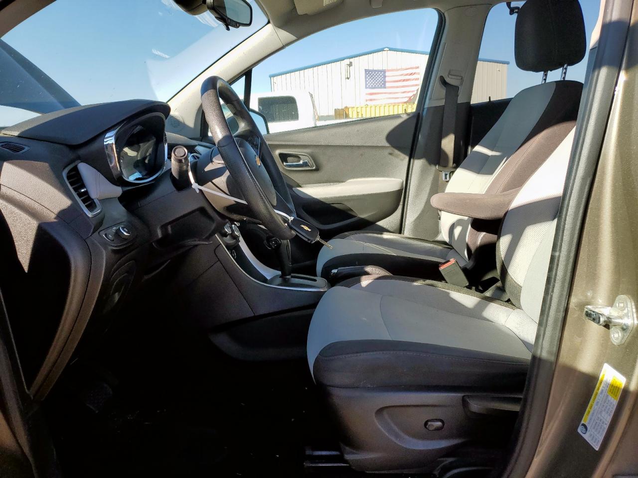 2020 Chevrolet Trax Ls Tan vin: KL7CJKSB2LB353883