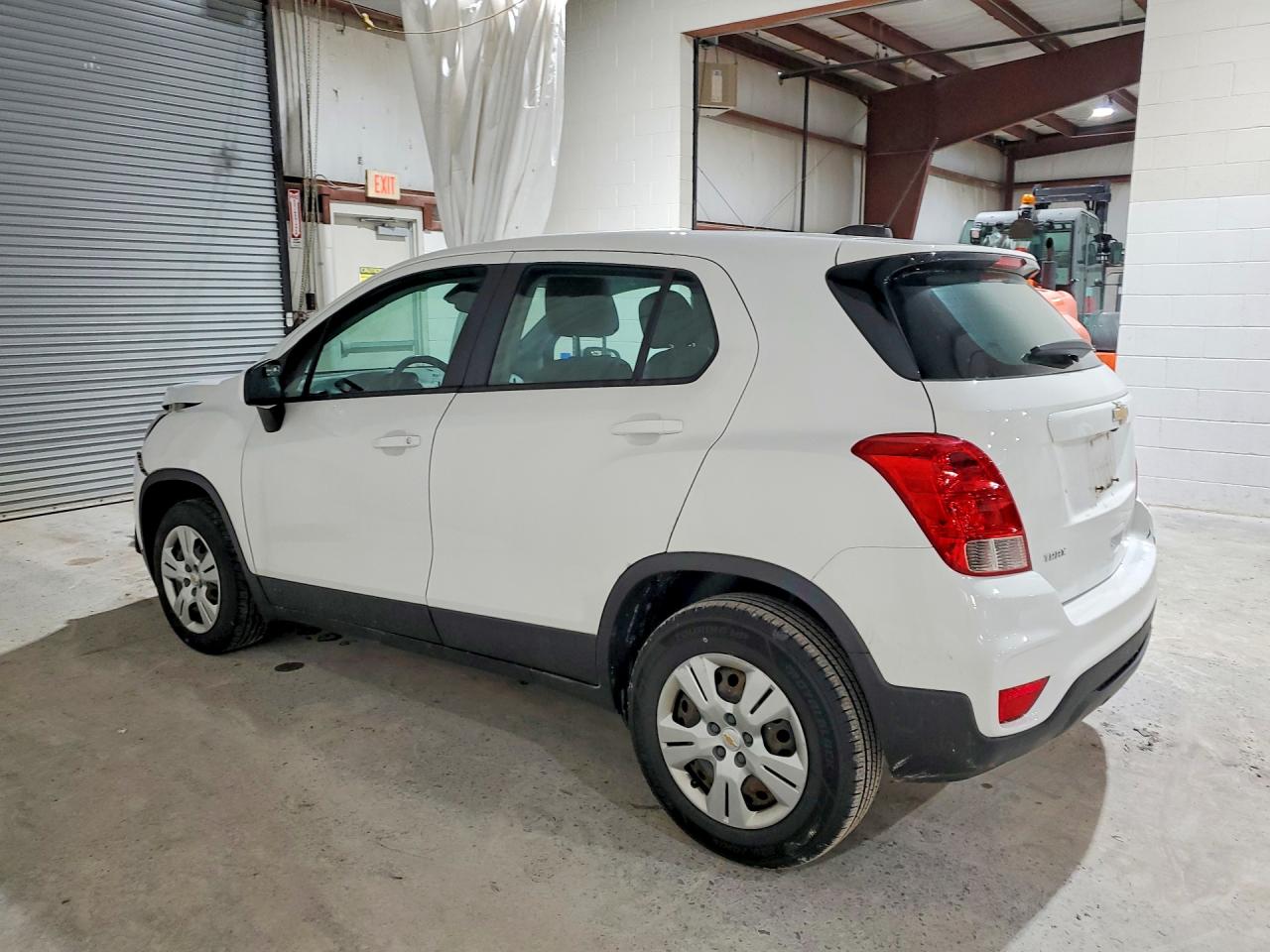 2018 Chevrolet Trax Ls White vin: KL7CJKSB3JB630344