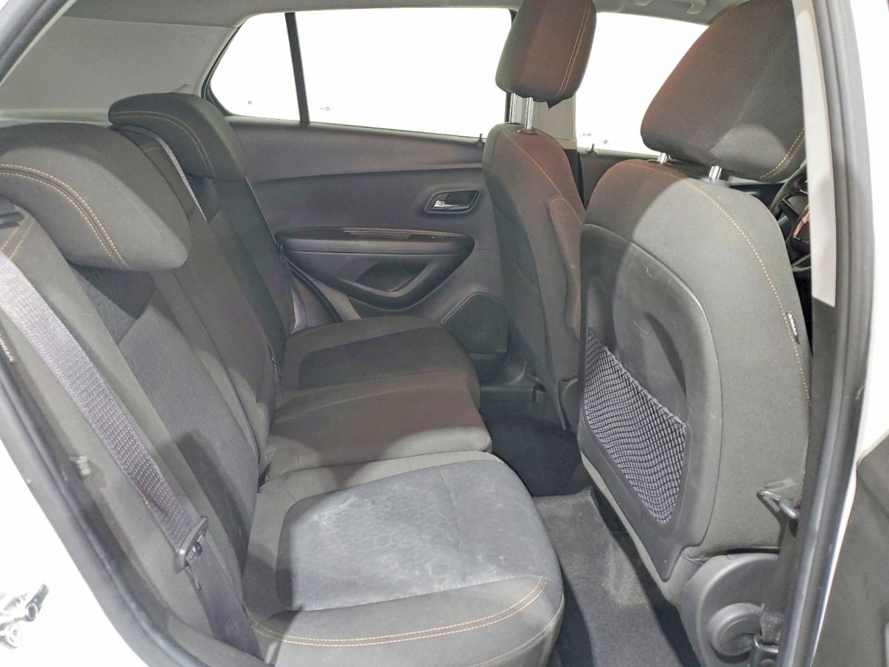 2018 Chevrolet Trax Ls White vin: KL7CJKSB3JB630344
