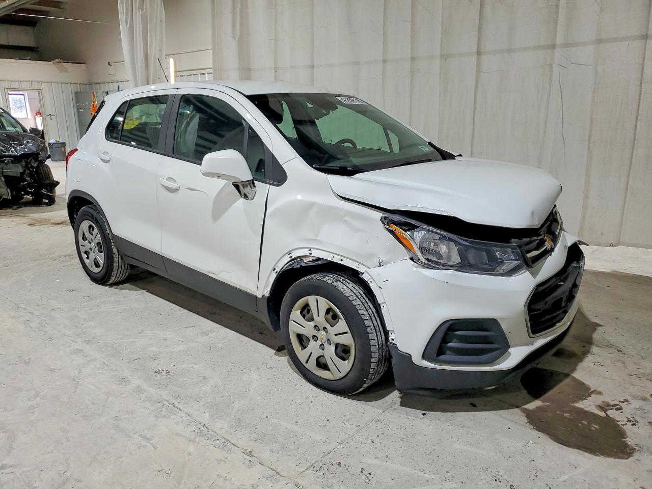 2018 Chevrolet Trax Ls White vin: KL7CJKSB3JB630344