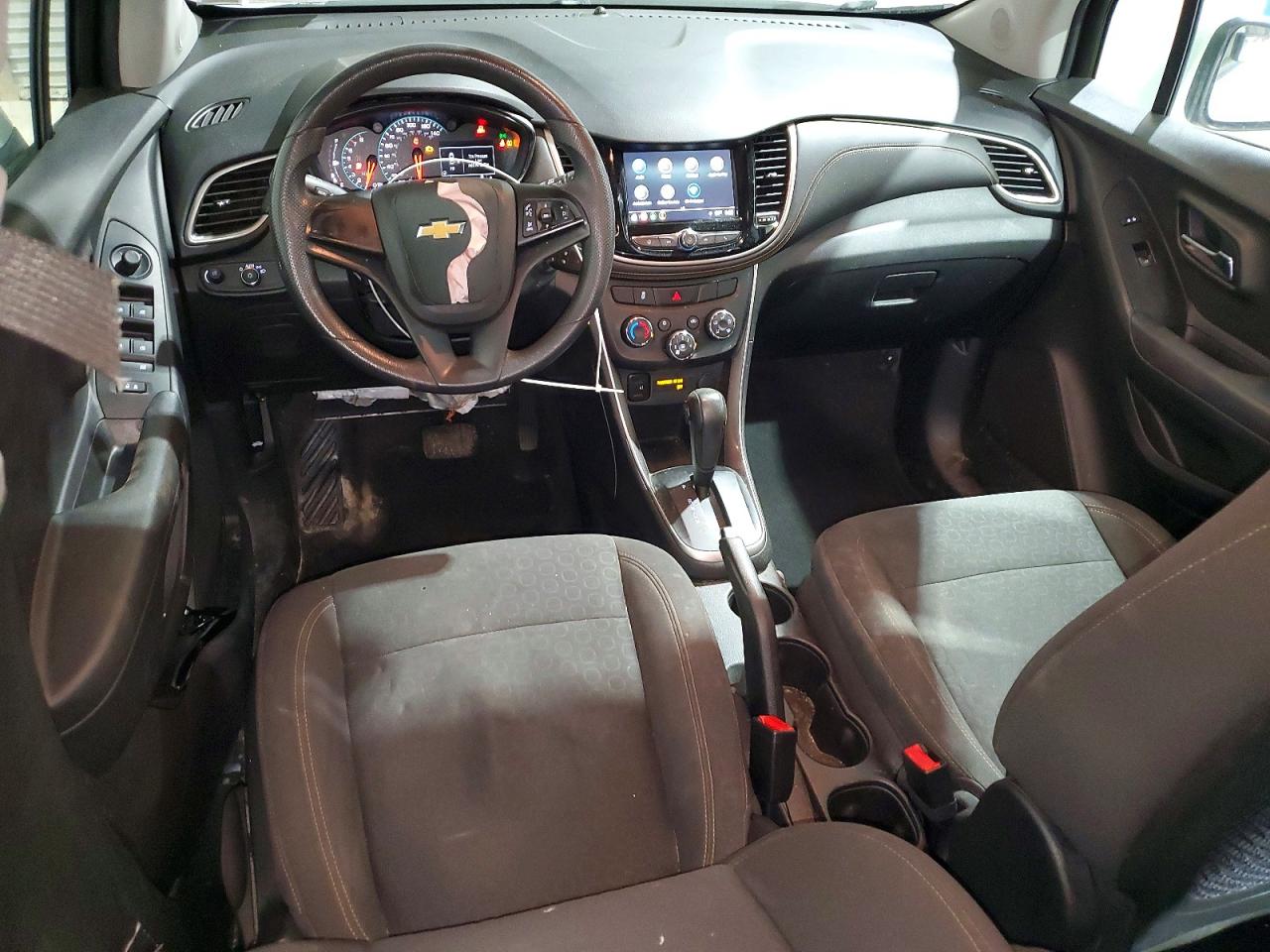 2018 Chevrolet Trax Ls White vin: KL7CJKSB3JB630344