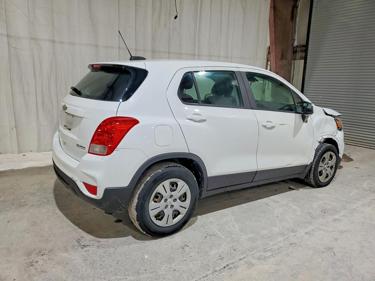 2018 Chevrolet Trax Ls White vin: KL7CJKSB3JB630344