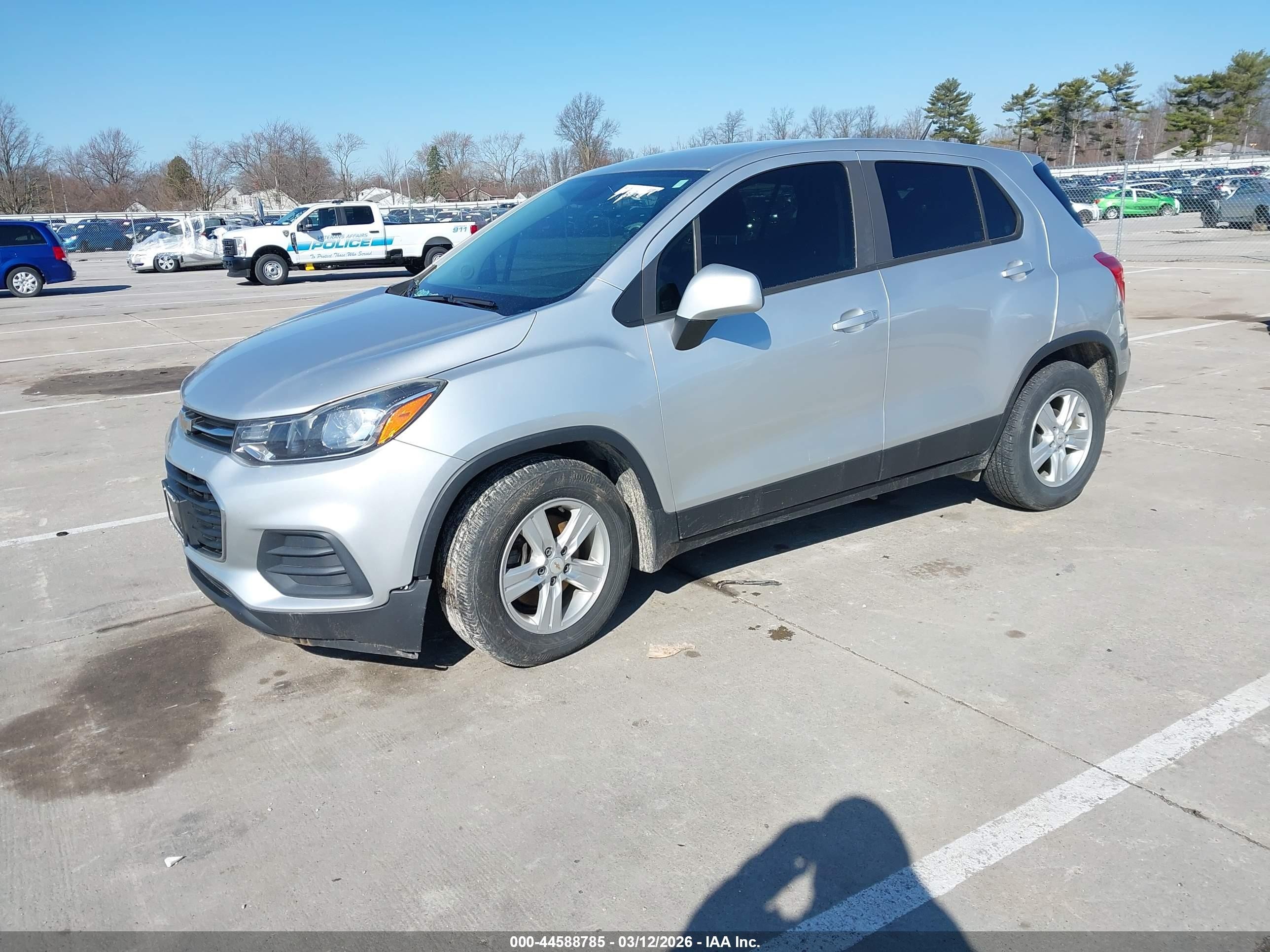 2017 Chevrolet Trax Ls Серебряный vin: KL7CJKSB4HB103620