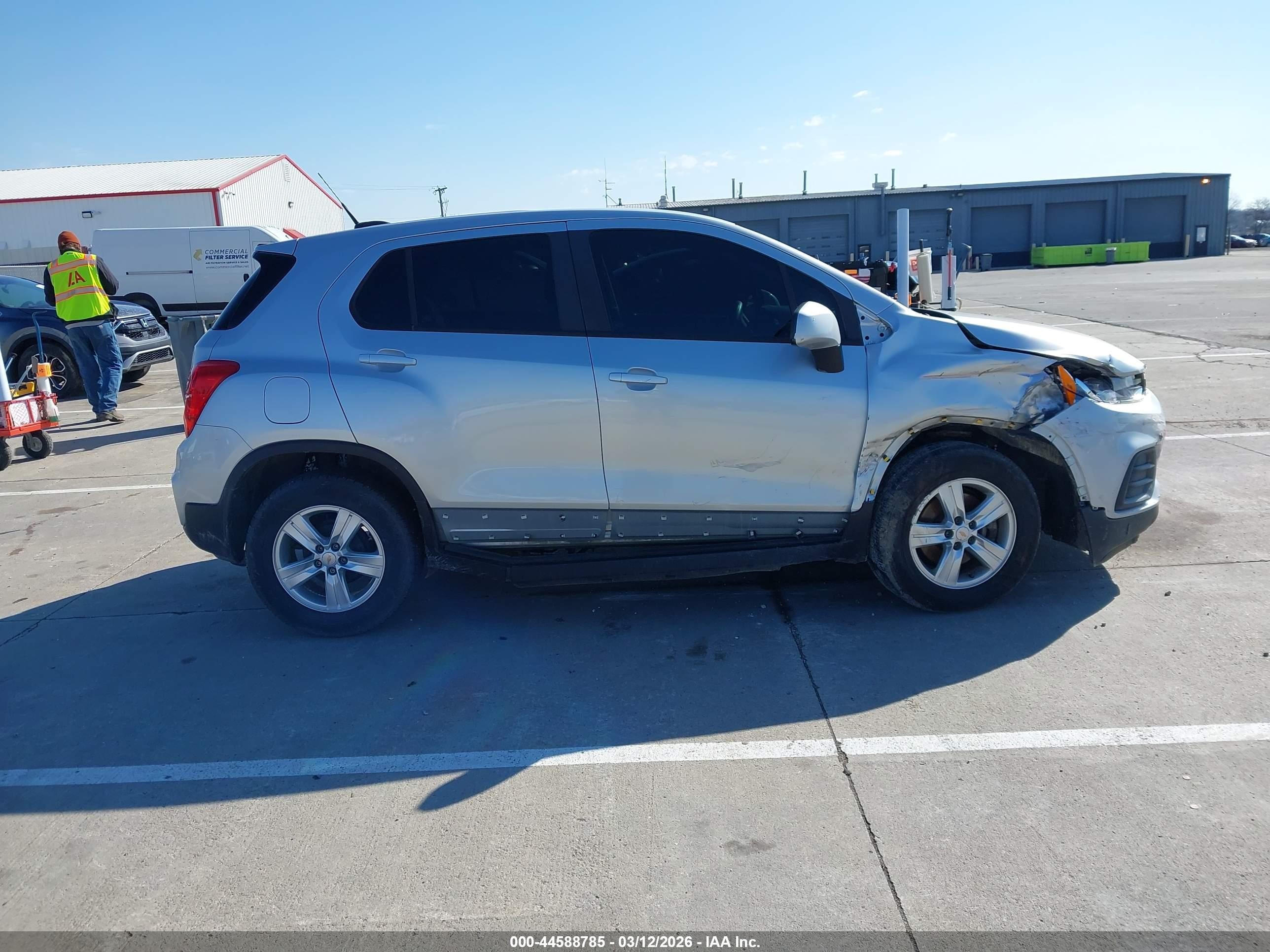 2017 Chevrolet Trax Ls Серебряный vin: KL7CJKSB4HB103620