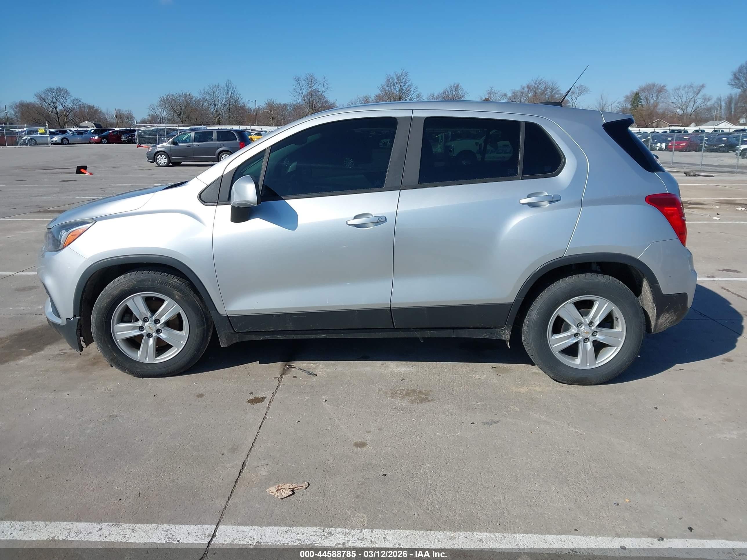 2017 Chevrolet Trax Ls Серебряный vin: KL7CJKSB4HB103620