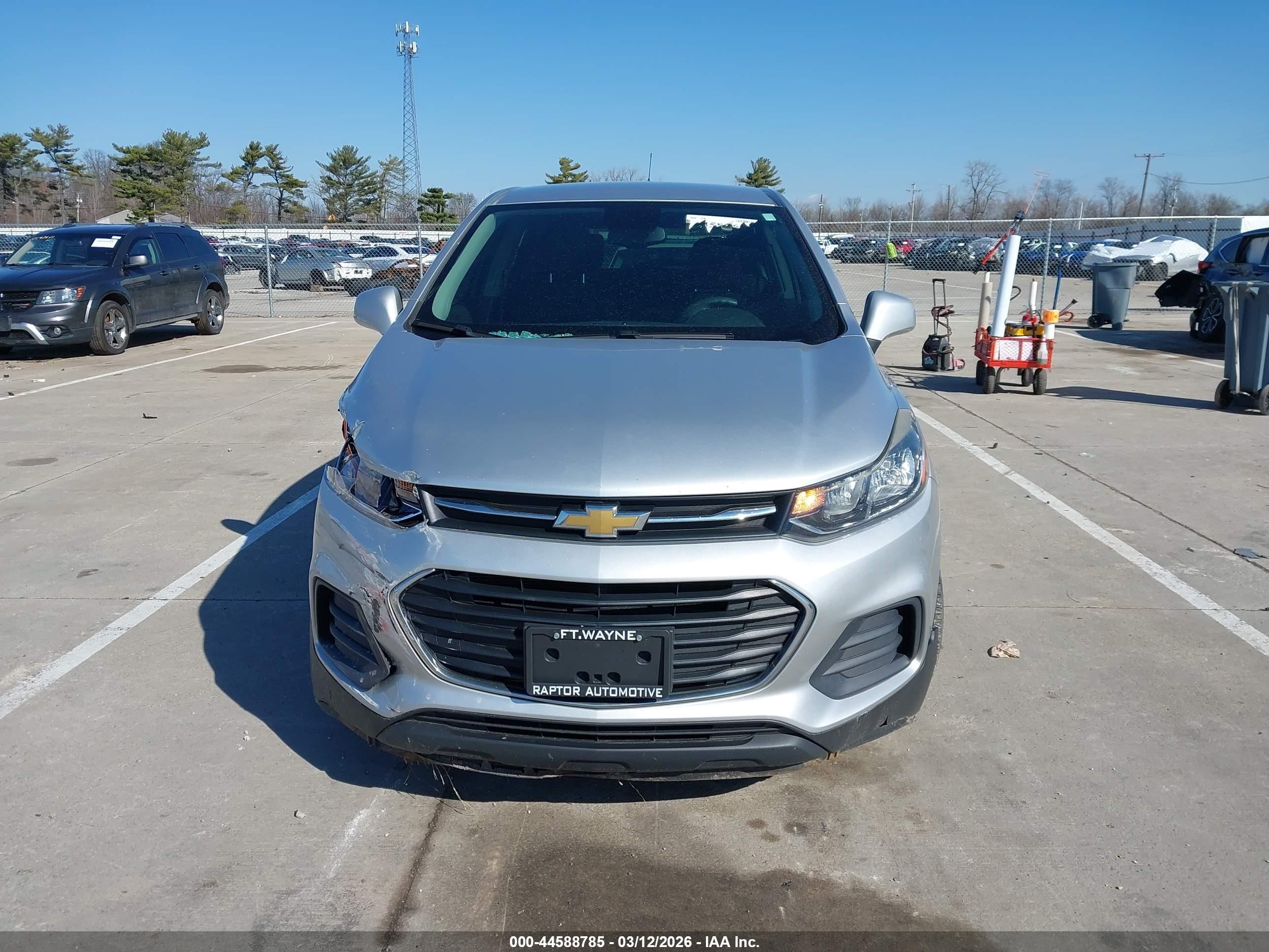 2017 Chevrolet Trax Ls Серебряный vin: KL7CJKSB4HB103620