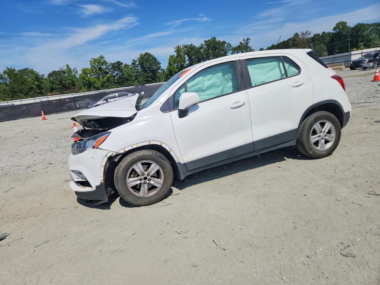 2020 Chevrolet Trax Ls White vin: KL7CJKSB8LB020488