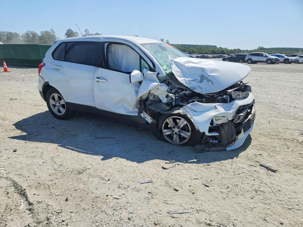 2020 Chevrolet Trax Ls White vin: KL7CJKSB8LB020488
