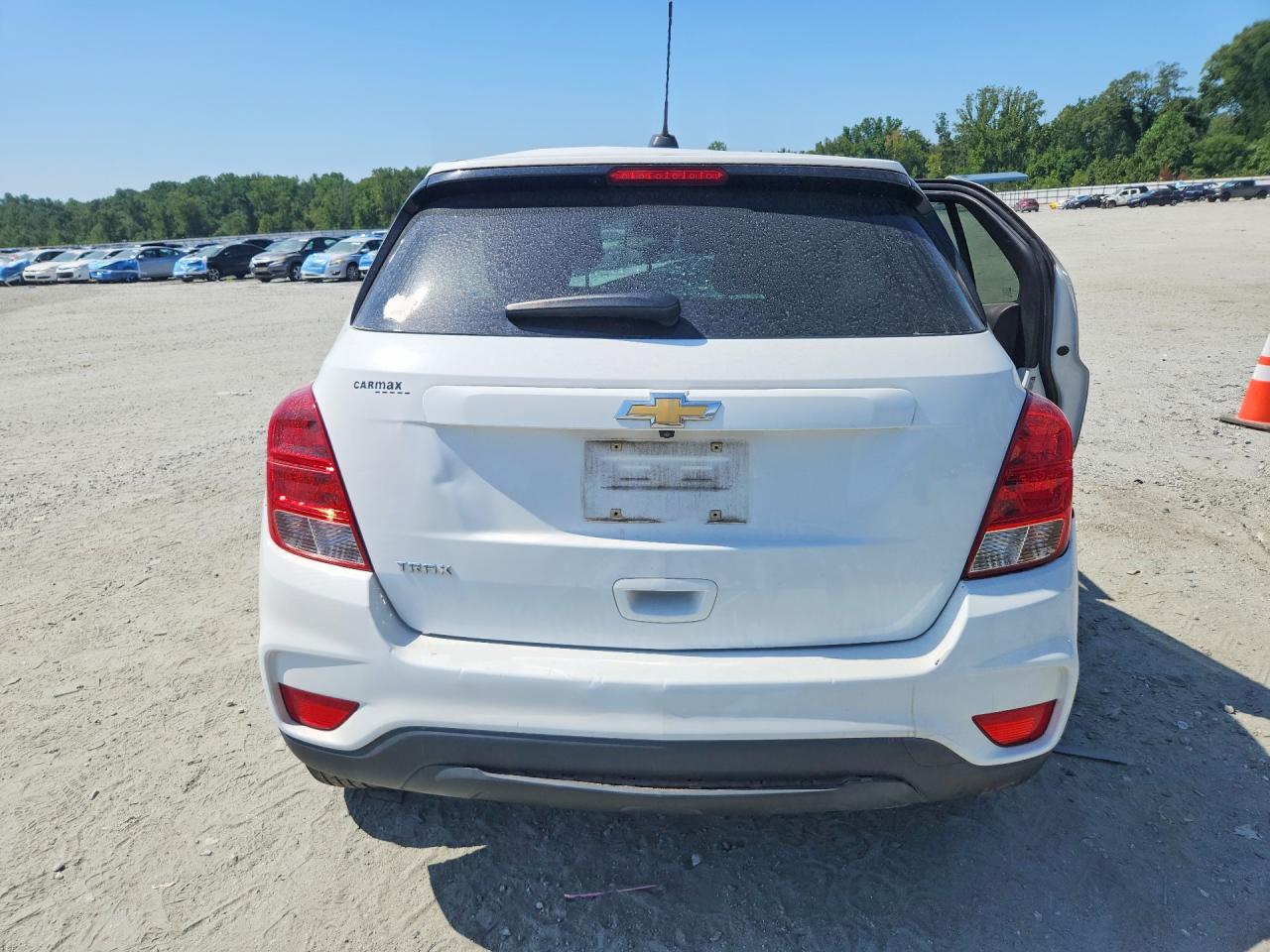 2020 Chevrolet Trax Ls White vin: KL7CJKSB8LB020488