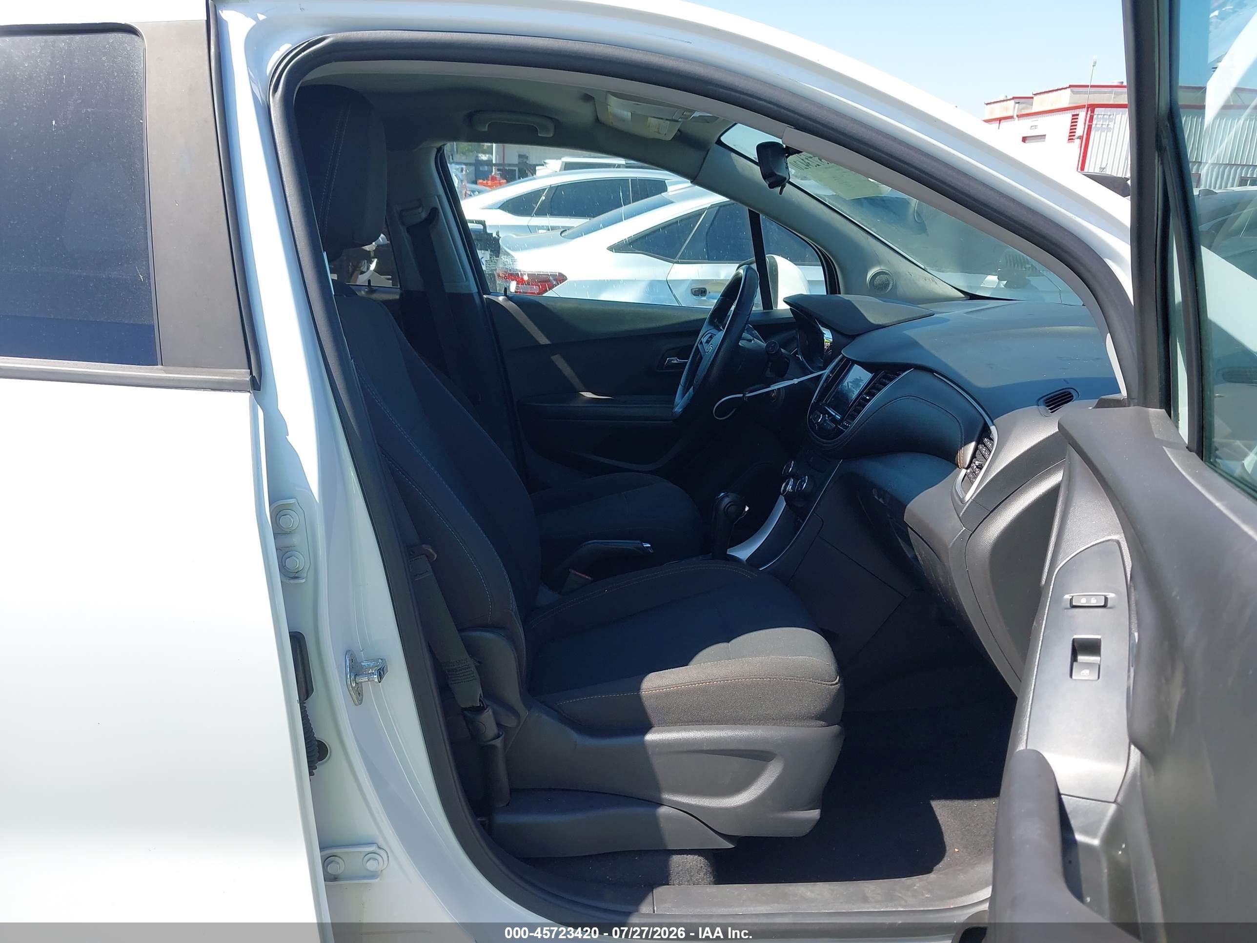 2020 Chevrolet Trax Fwd Ls White vin: KL7CJKSB8LB328373