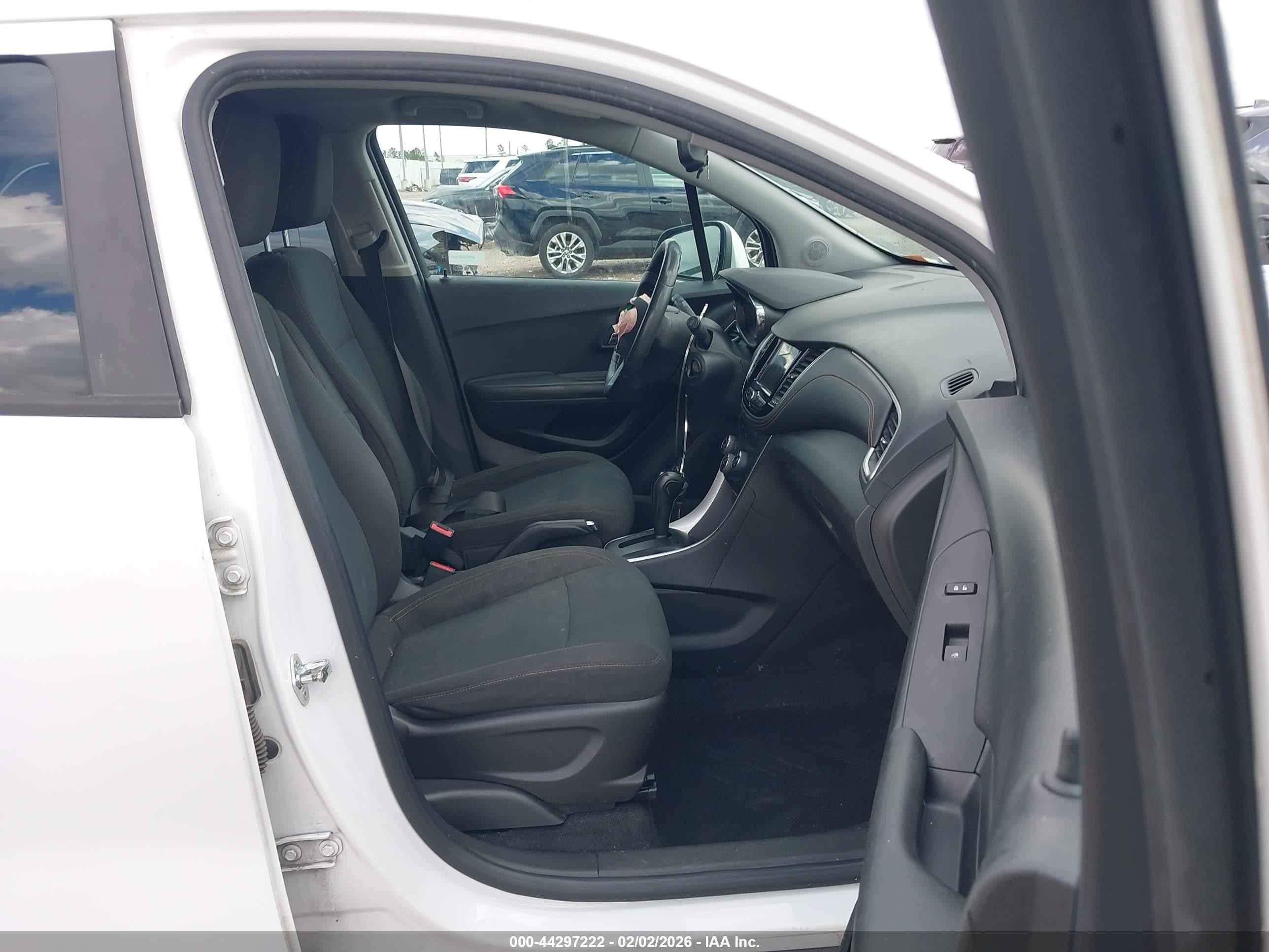 2020 Chevrolet Trax Fwd Ls White vin: KL7CJKSB9LB045626
