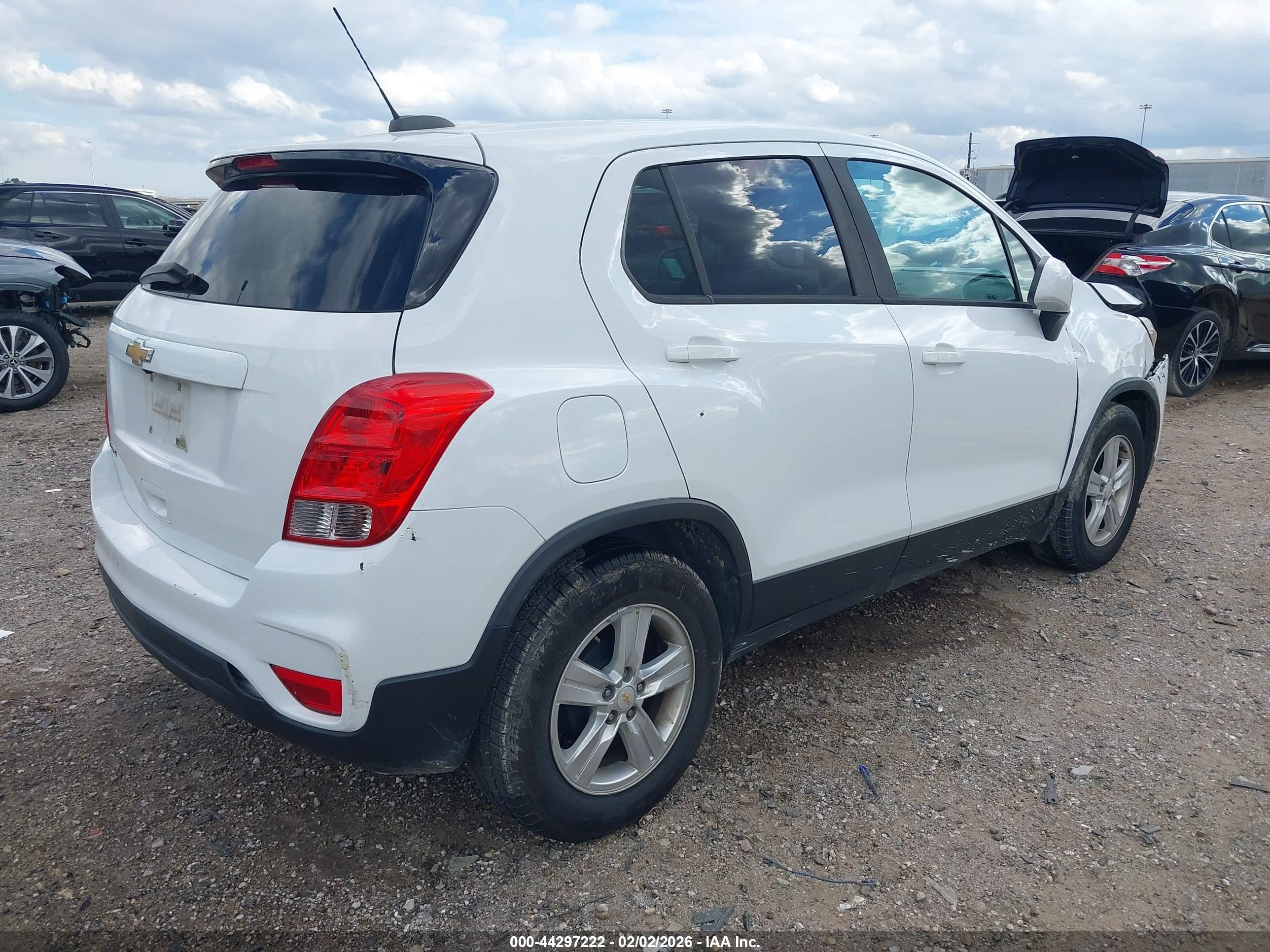 2020 Chevrolet Trax Fwd Ls White vin: KL7CJKSB9LB045626