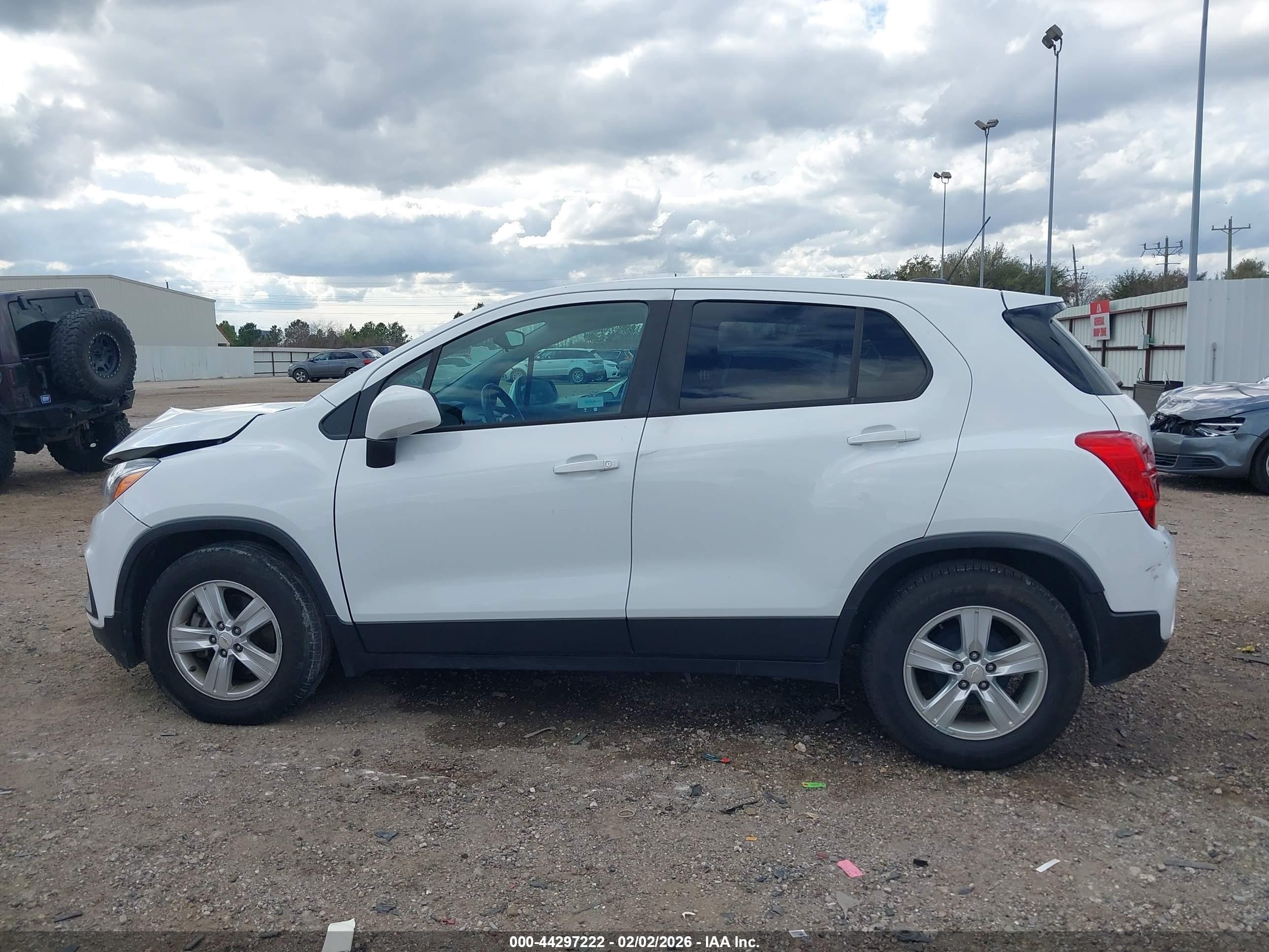 2020 Chevrolet Trax Fwd Ls White vin: KL7CJKSB9LB045626