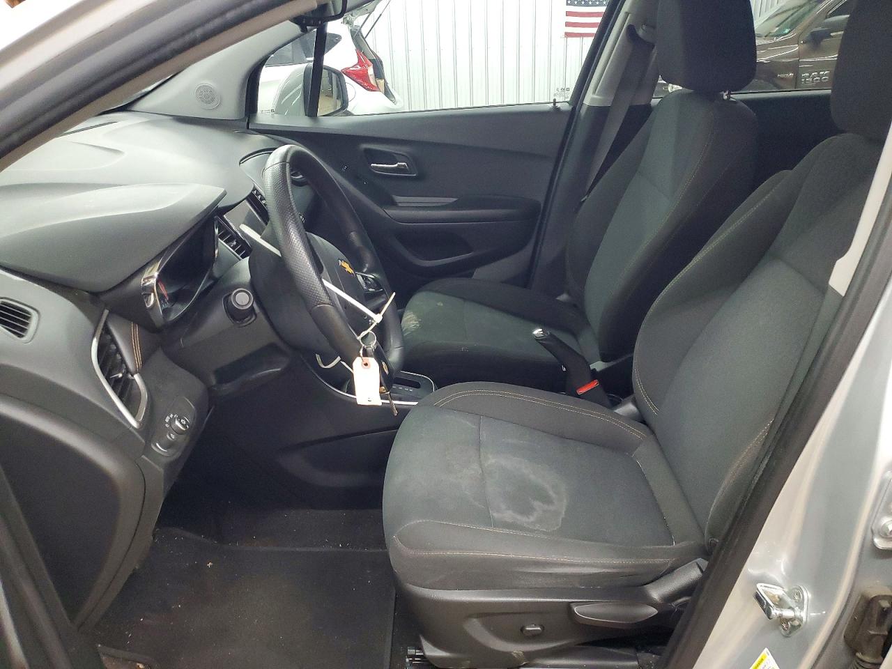 2022 Chevrolet Trax Ls Silver vin: KL7CJKSM6NB532626