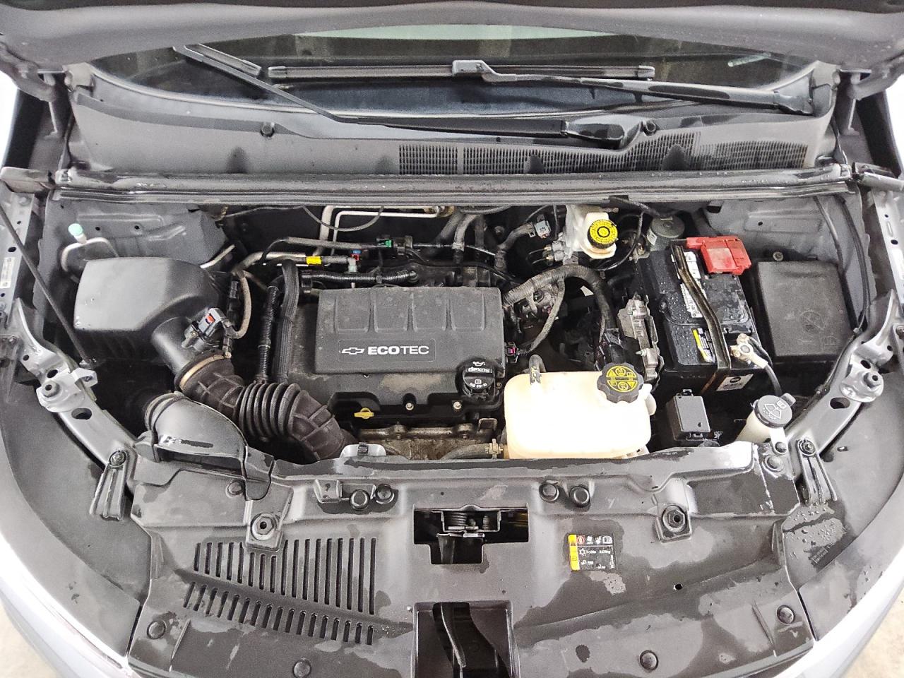 2019 Chevrolet Trax 1lt Gray vin: KL7CJLSB1KB748805 Damage: Engine, Leak, Repair Required