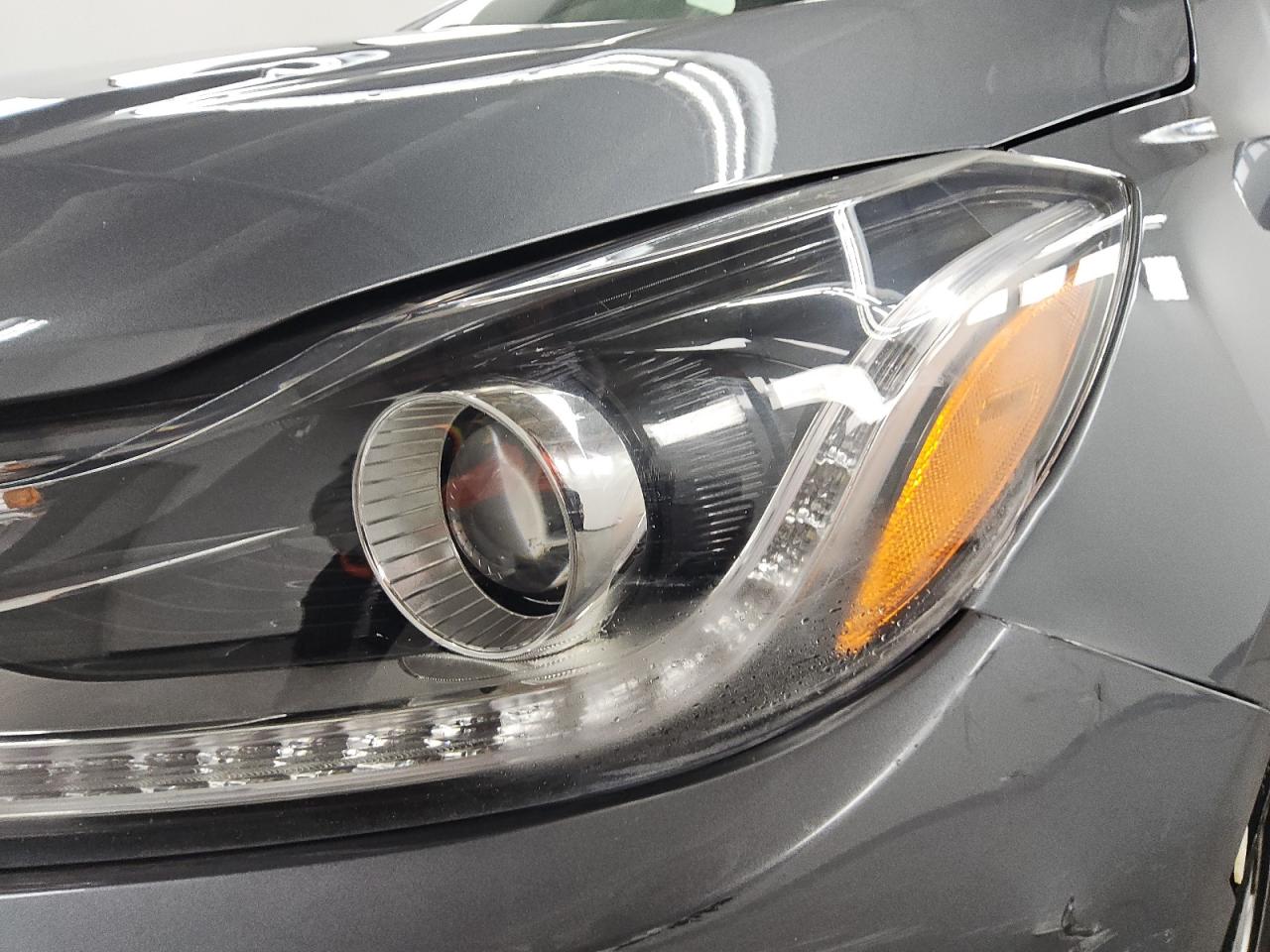 2019 Chevrolet Trax 1lt Gray vin: KL7CJLSB1KB748805 Damage: Left Head Lamp, Water Damage, Replacement Required