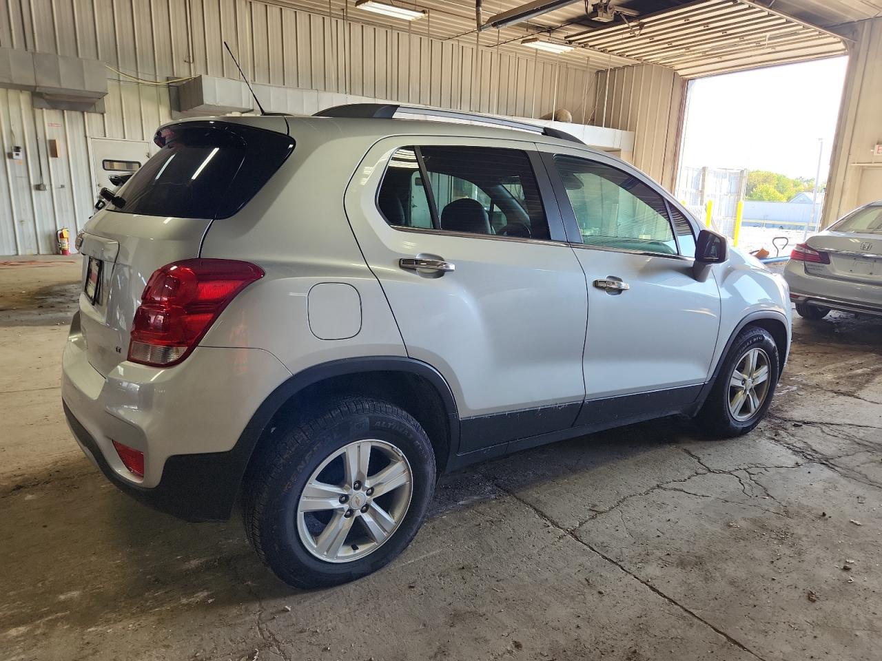 2019 Chevrolet Trax 1lt Silver vin: KL7CJLSB6KB960325