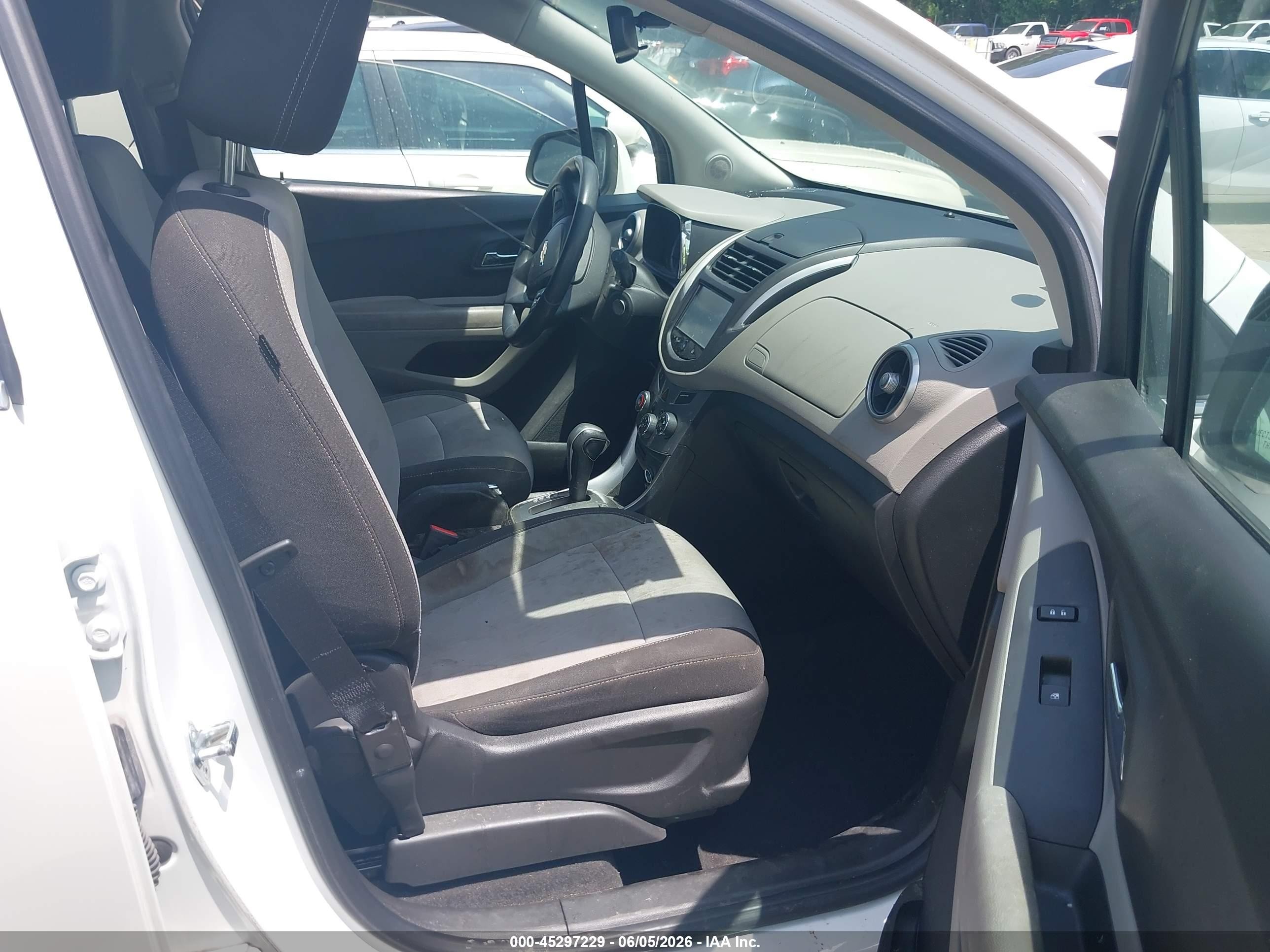2015 Chevrolet Trax Lt White vin: KL7CJLSB8FB230048