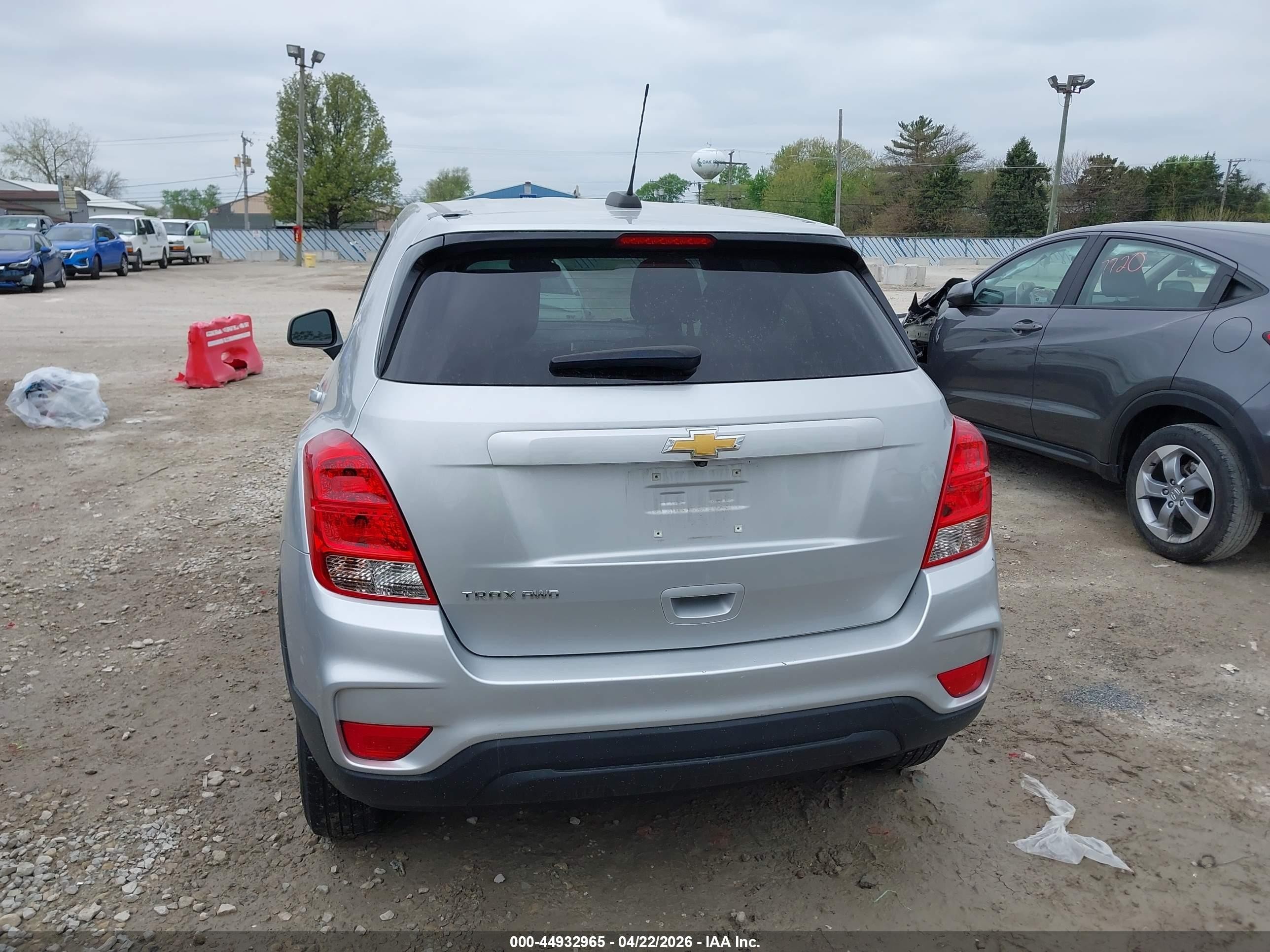 2020 Chevrolet Trax Awd Ls Silver vin: KL7CJNSB2LB312171