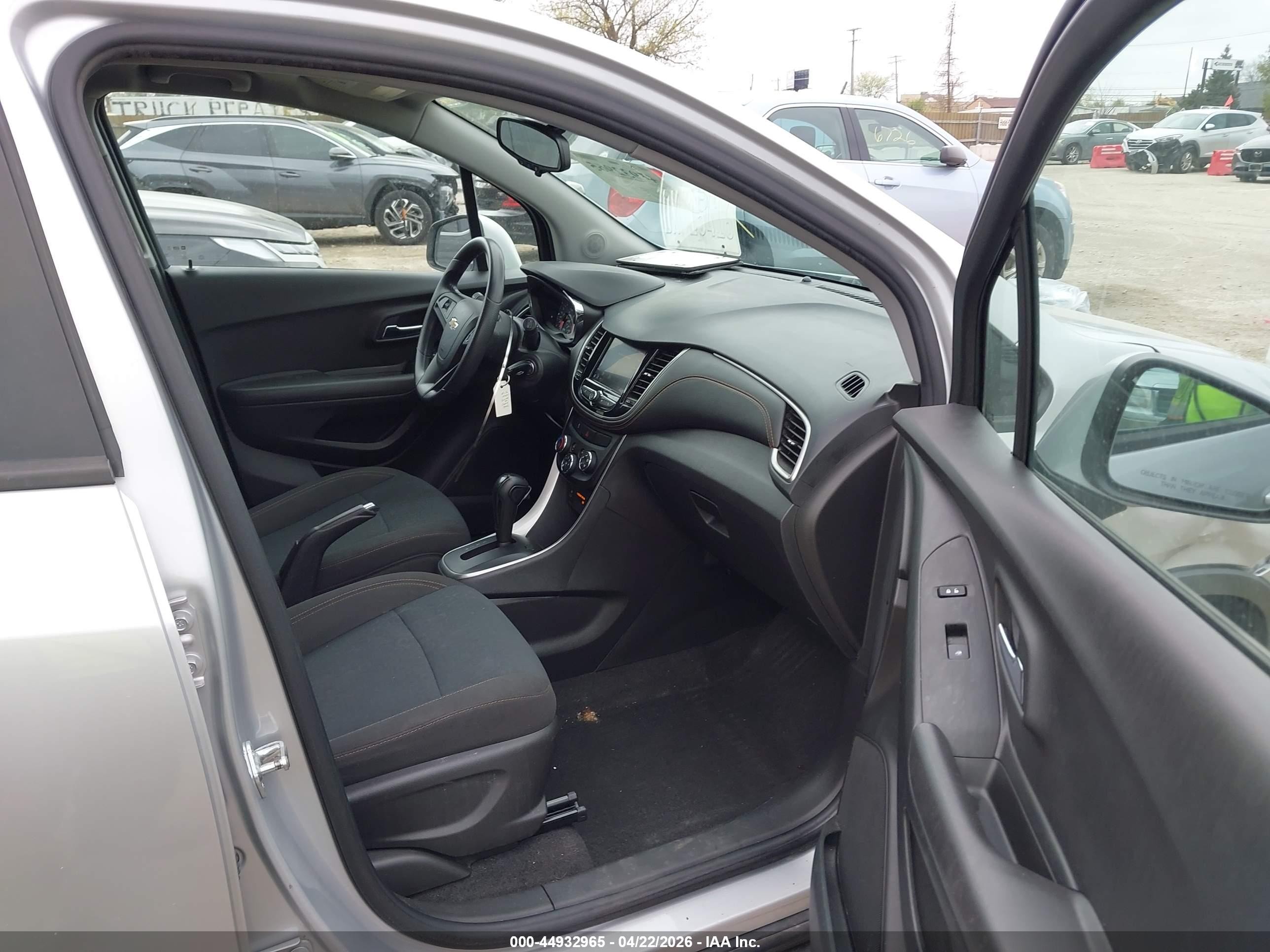 2020 Chevrolet Trax Awd Ls Silver vin: KL7CJNSB2LB312171