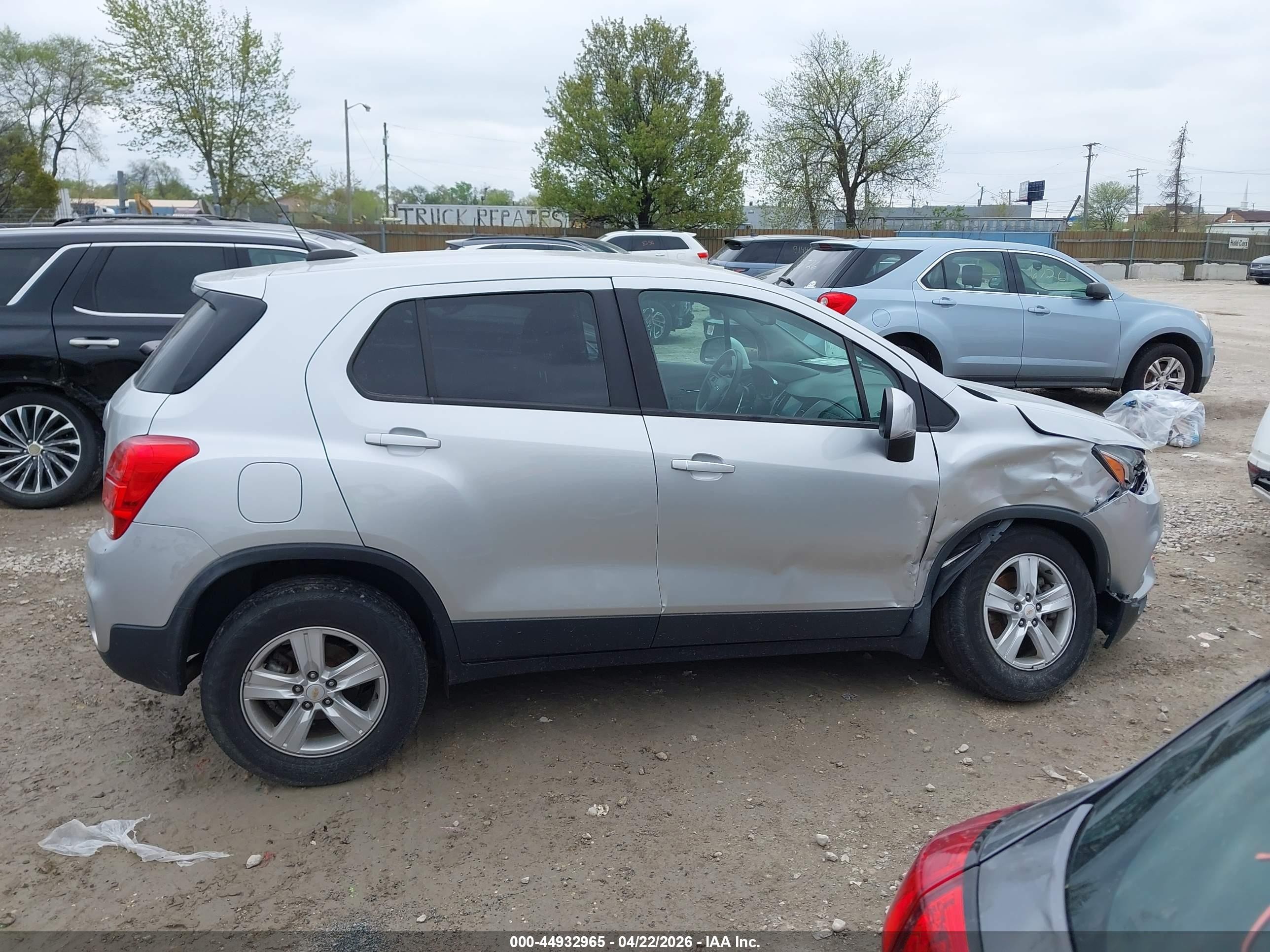 2020 Chevrolet Trax Awd Ls Silver vin: KL7CJNSB2LB312171