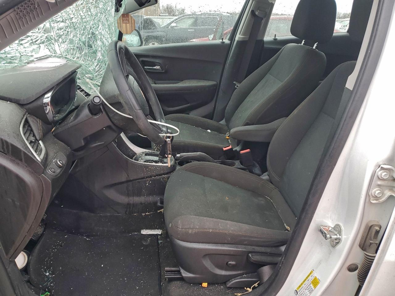 2018 Chevrolet Trax Ls White vin: KL7CJNSB6JB585031