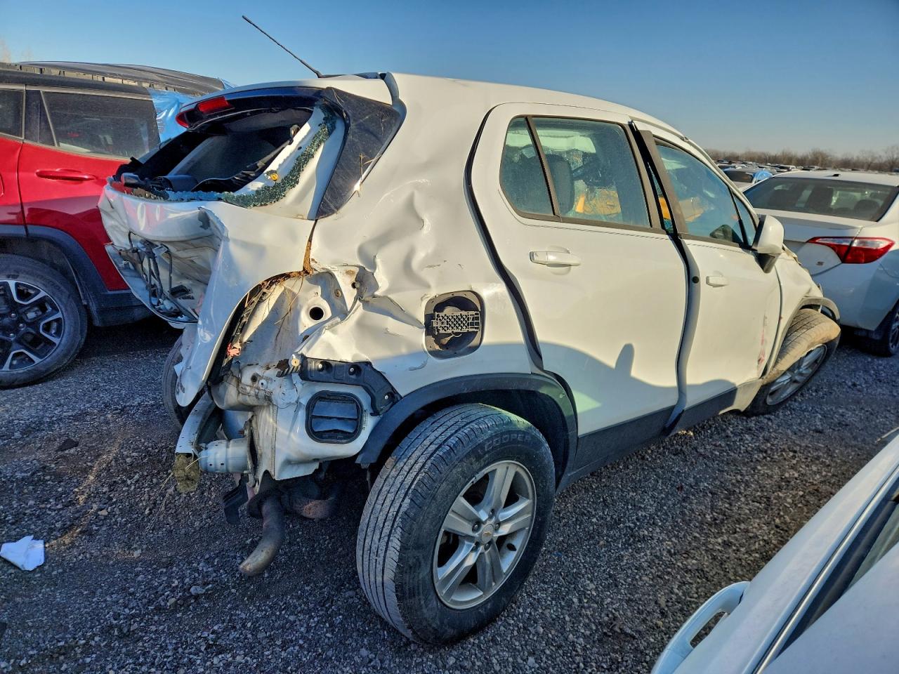 2018 Chevrolet Trax Ls White vin: KL7CJNSB6JB585031